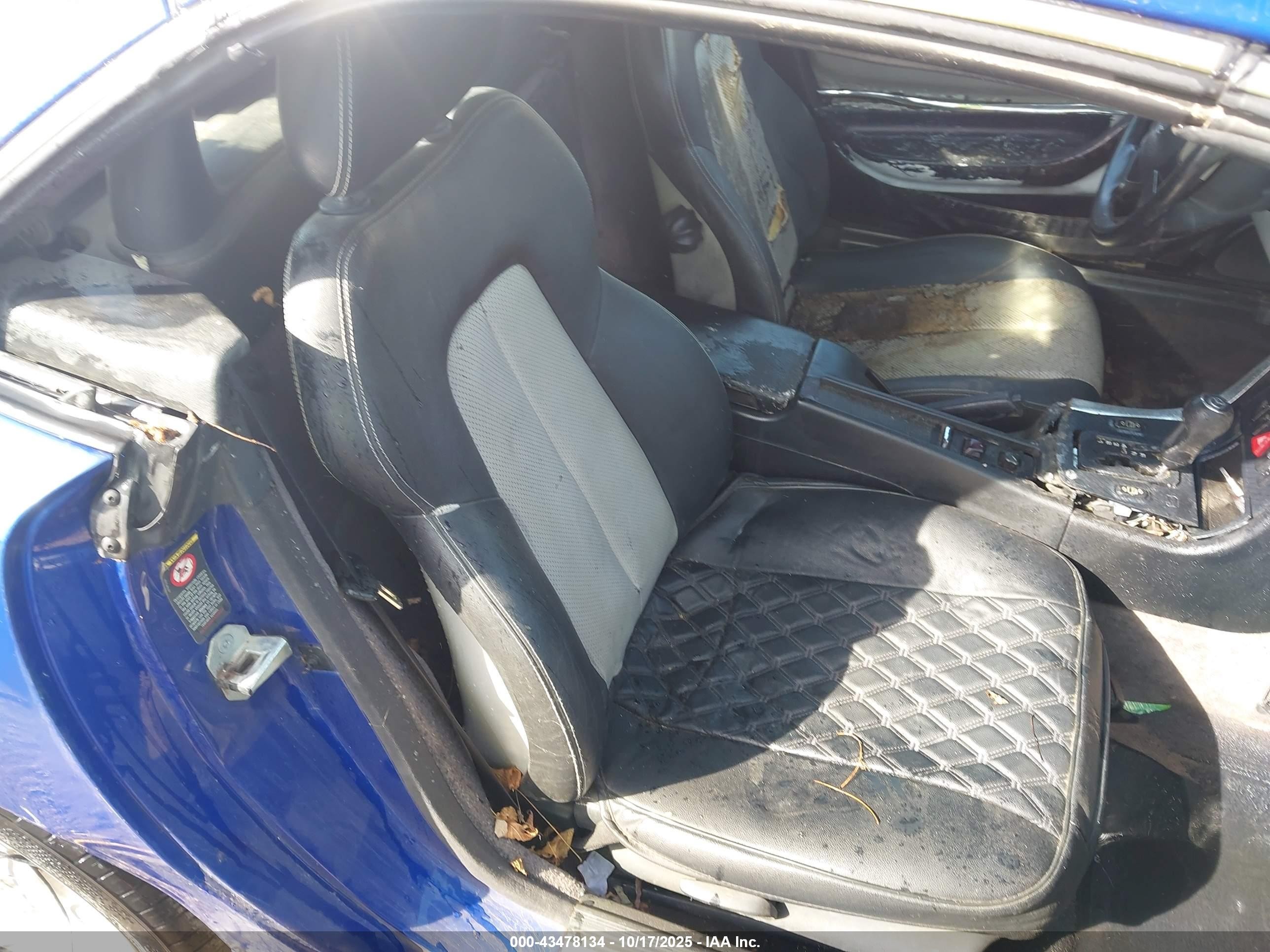 2000 Mercedes-benz Slk 230 Kompressor Blue vin: WDBKK47F5YF145935