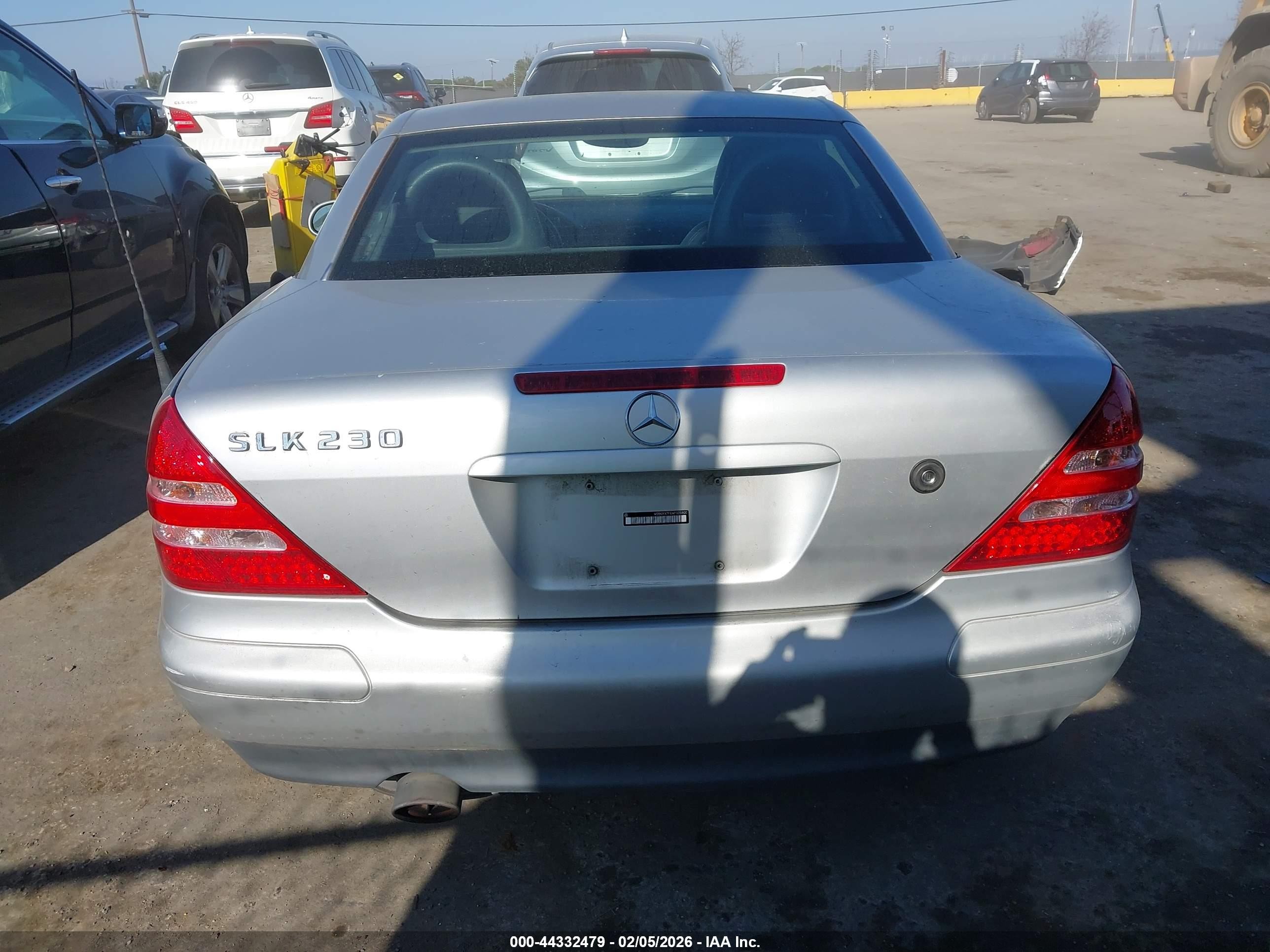 1998 Mercedes-benz Slk 230   Silver vin: WDBKK47F6WF035800
