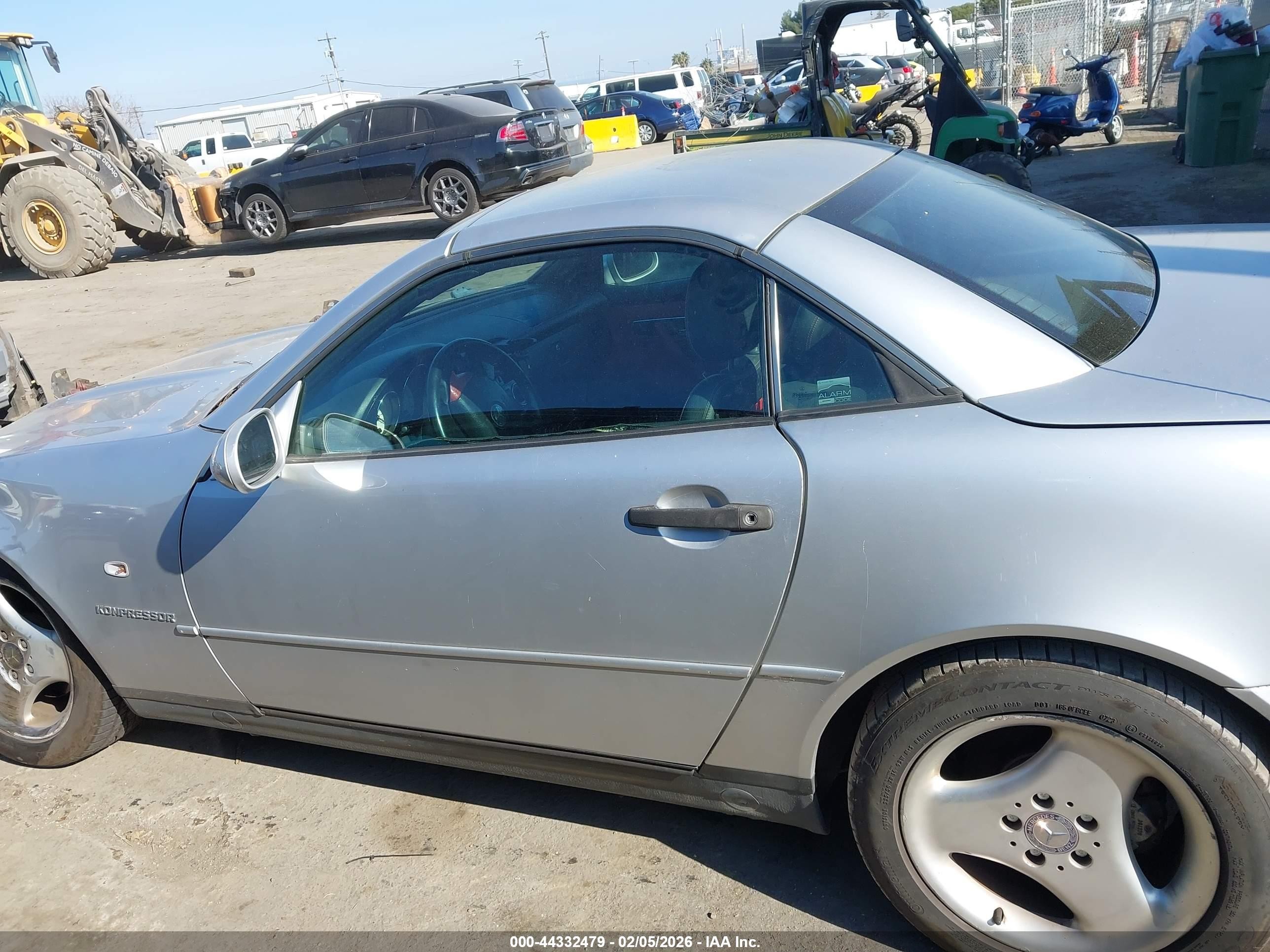 1998 Mercedes-benz Slk 230   Silver vin: WDBKK47F6WF035800