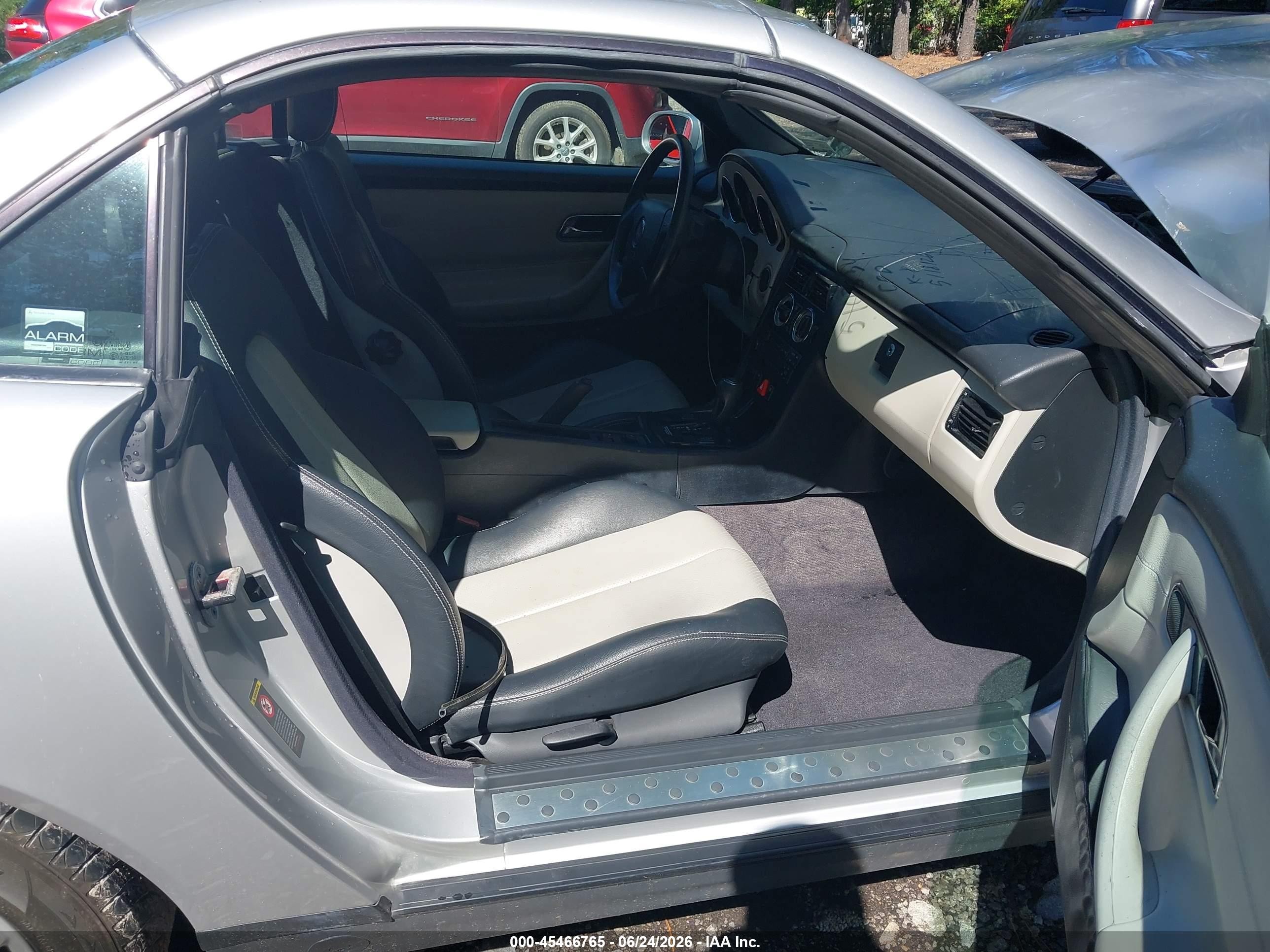 1998 Mercedes-benz Slk 230   Silver vin: WDBKK47F6WF069753