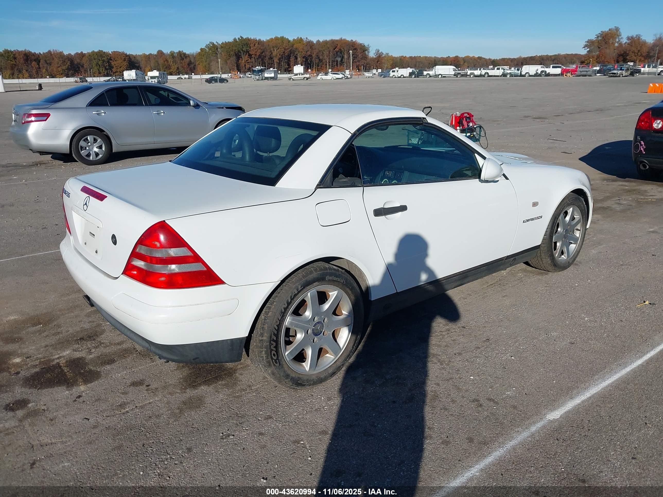 2000 Mercedes-benz Slk 230 Kompressor Белый vin: WDBKK47F6YF145023
