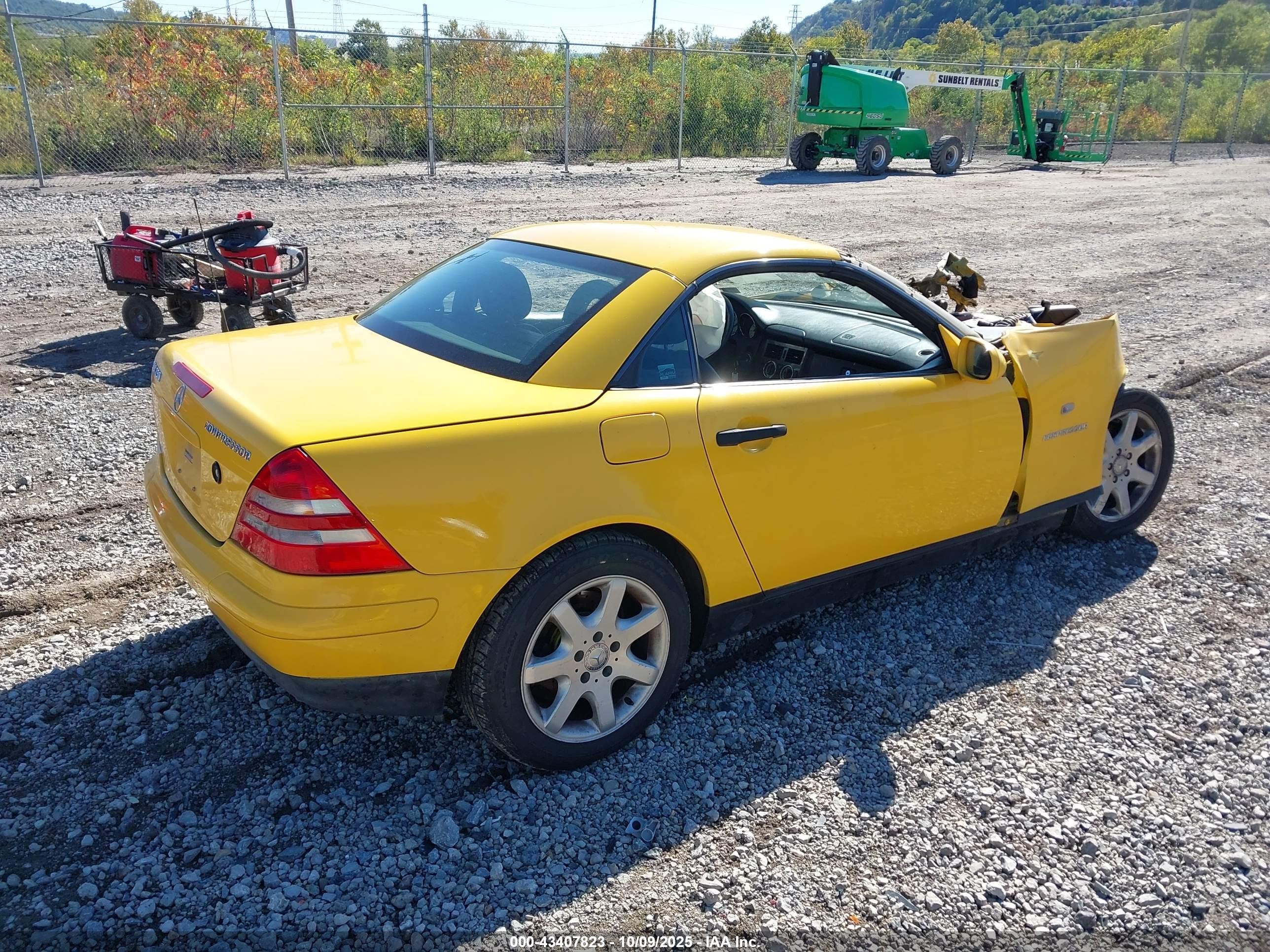1998 Mercedes-benz Slk 230   Желтый vin: WDBKK47F7WF043663