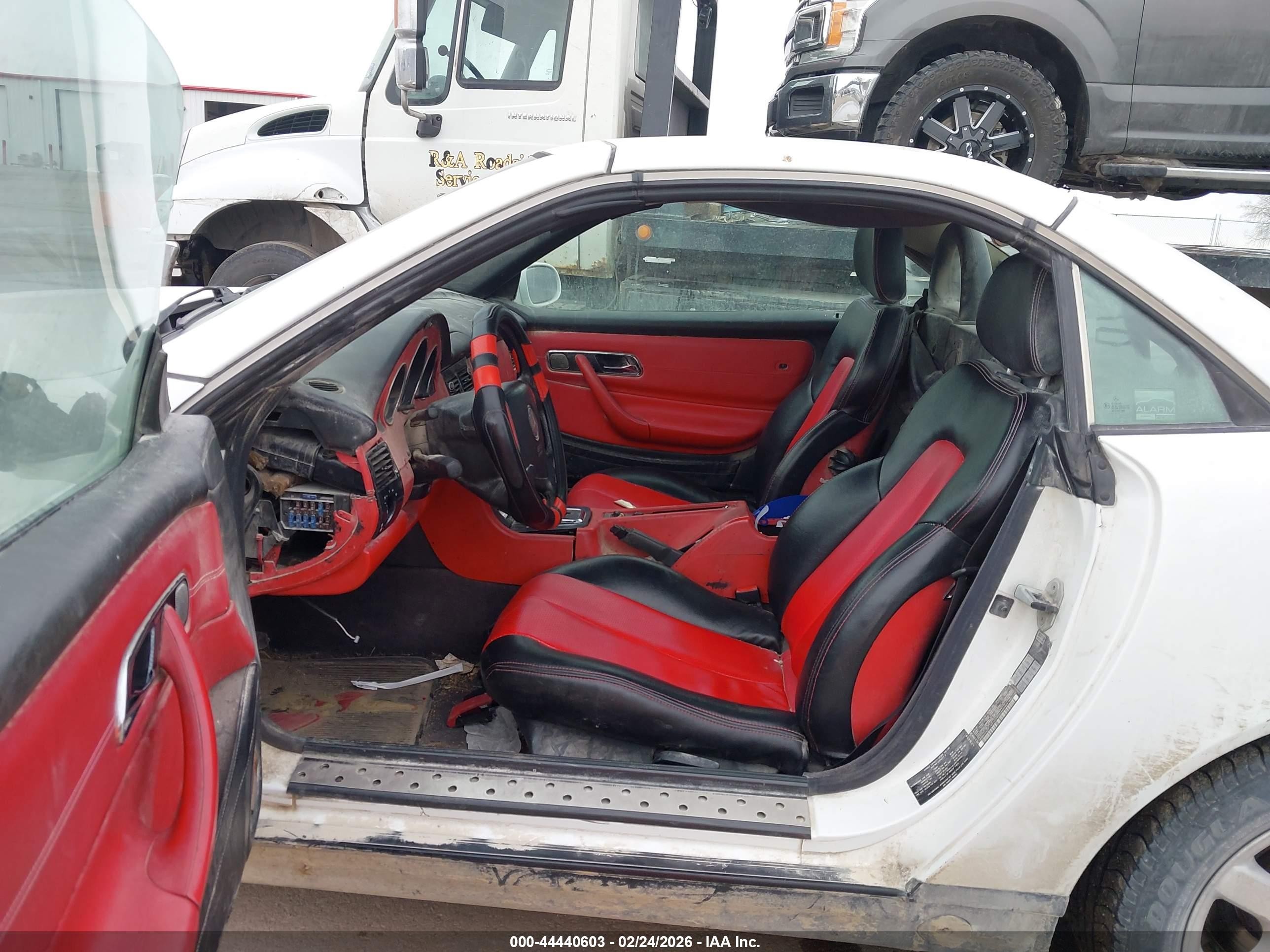 1998 Mercedes-benz Slk 230   White vin: WDBKK47F7WF049866