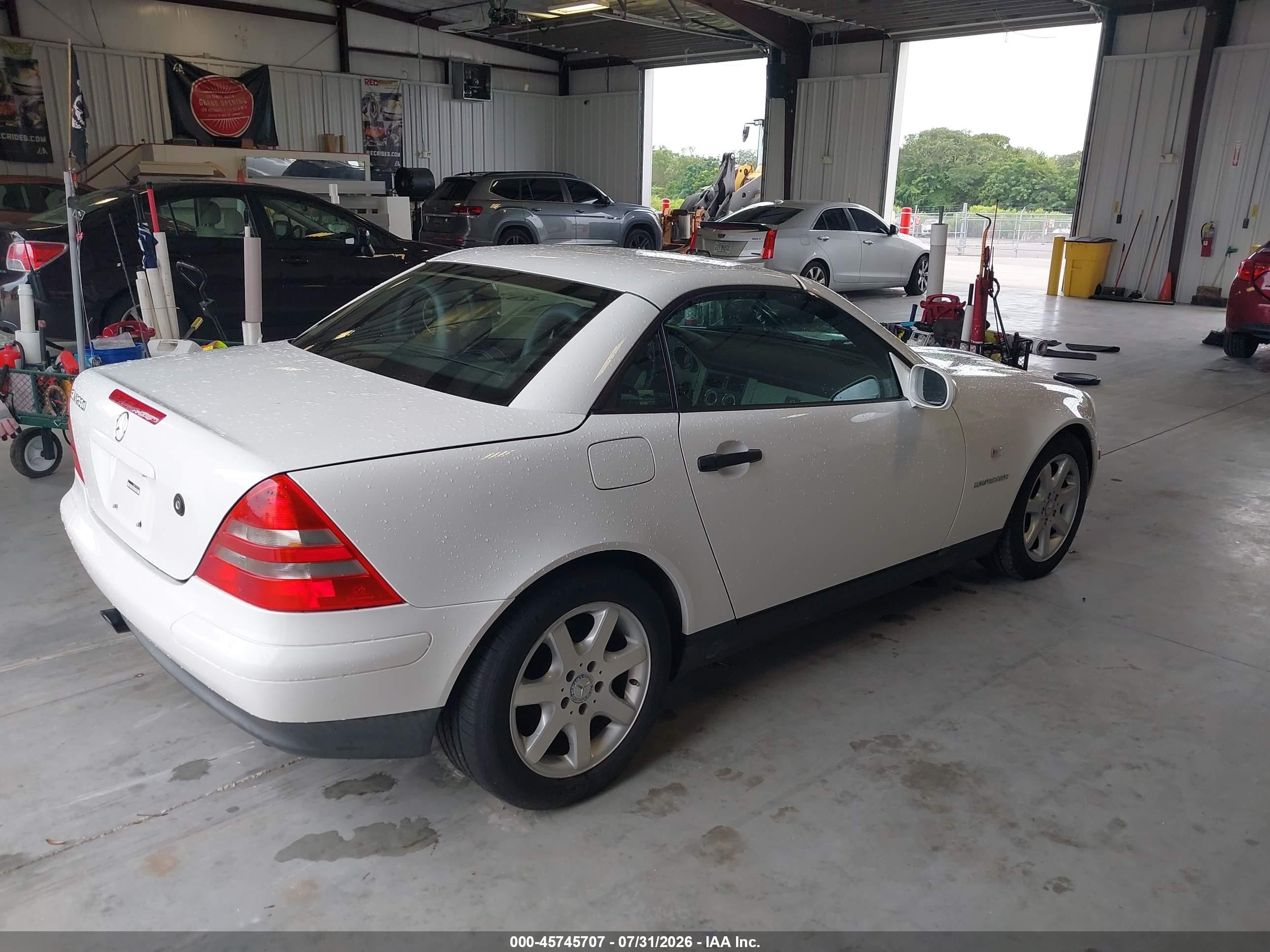 1998 Mercedes-benz Slk 230   White vin: WDBKK47F7WF070703