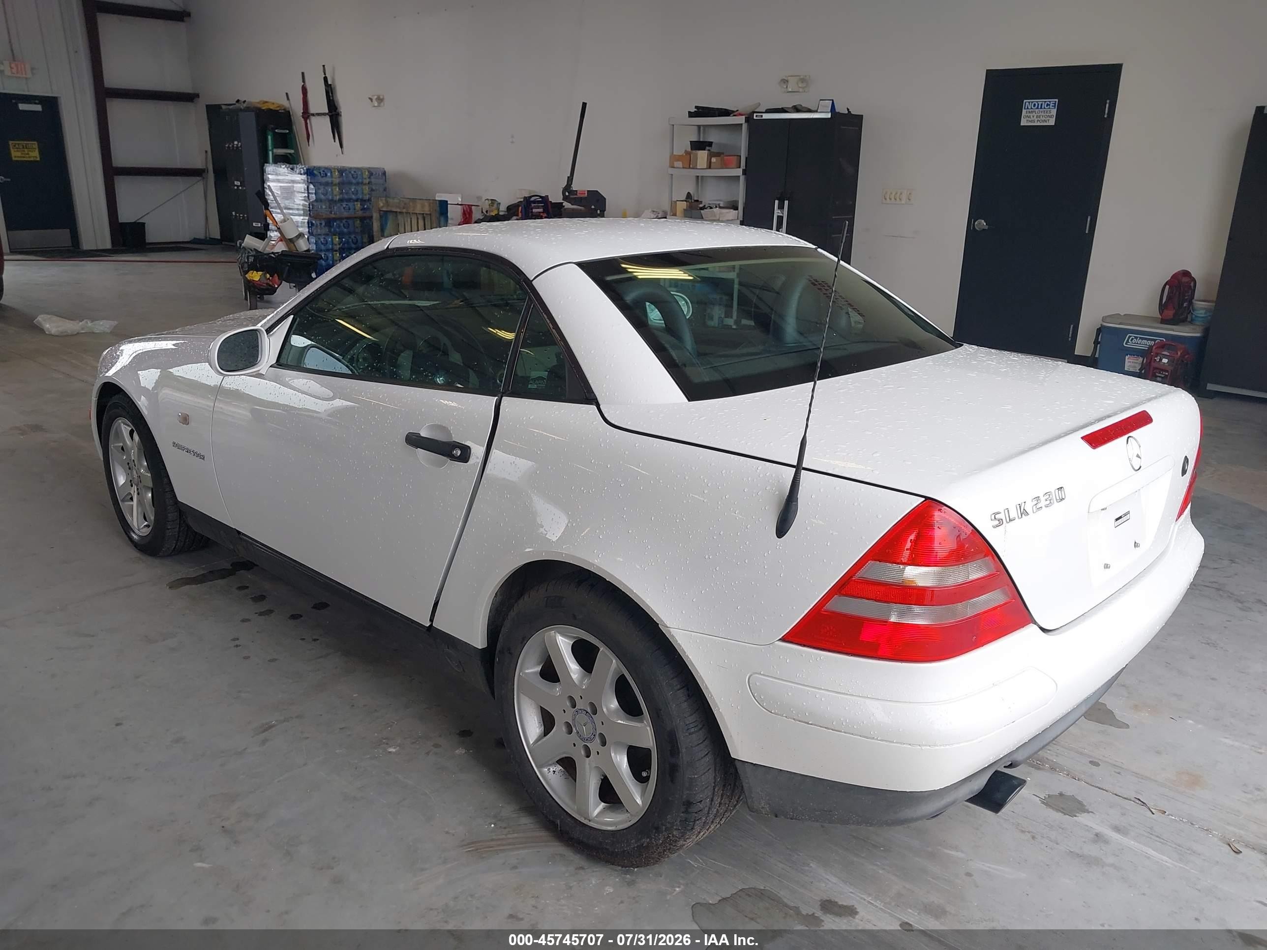 1998 Mercedes-benz Slk 230   White vin: WDBKK47F7WF070703