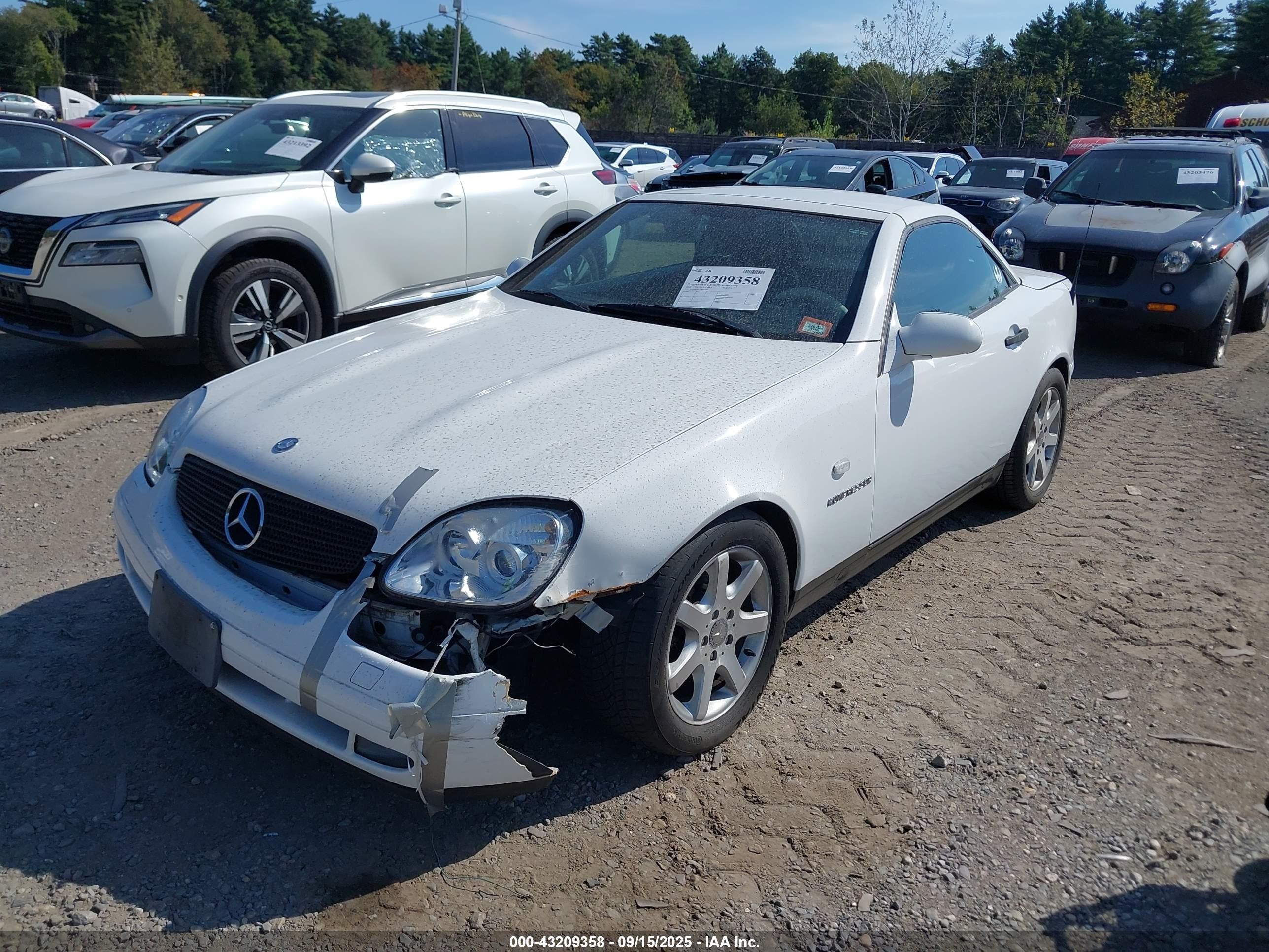 2000 Mercedes-benz Slk 230 Kompressor White vin: WDBKK47F7YF154250