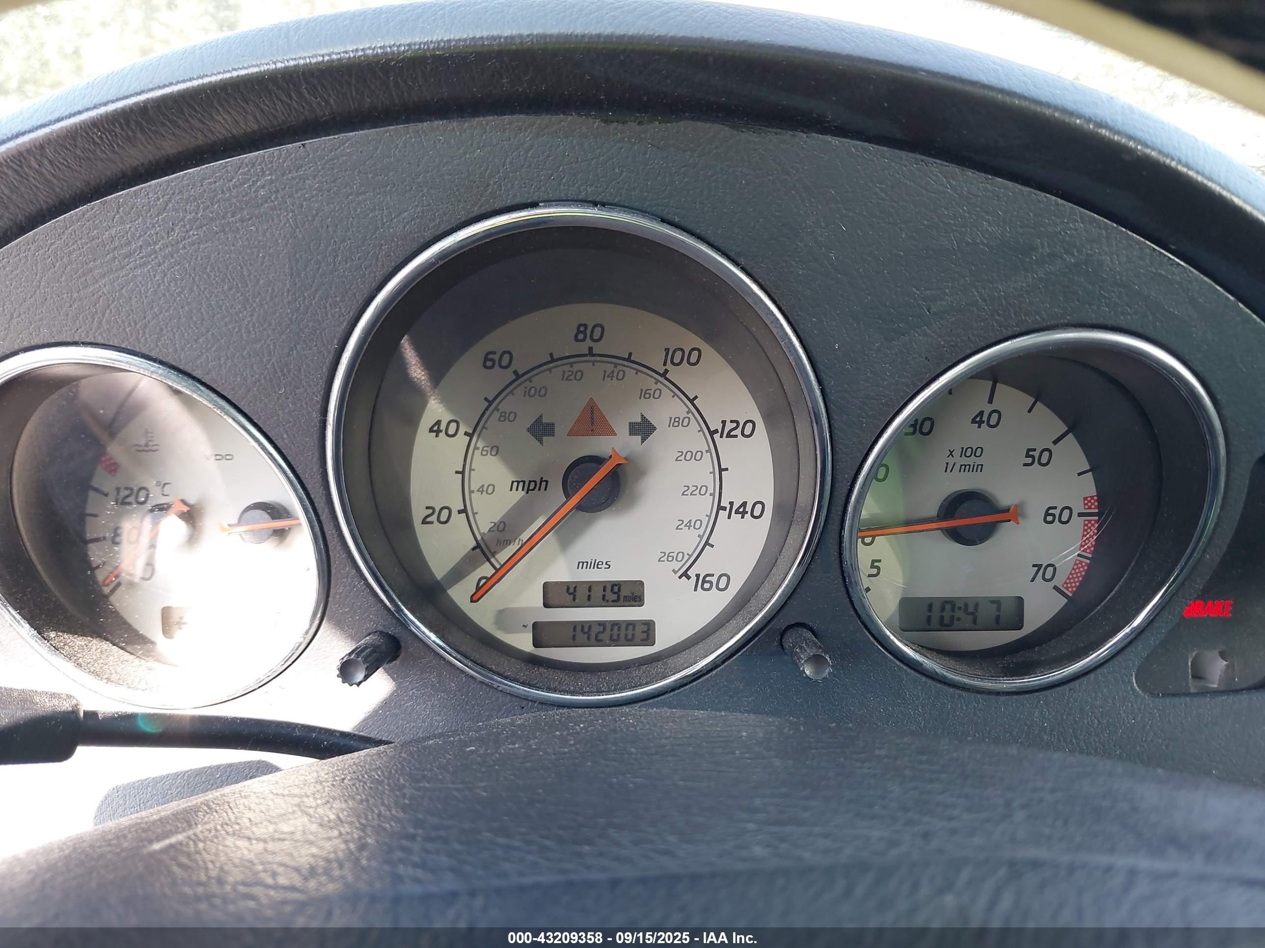 2000 Mercedes-benz Slk 230 Kompressor White vin: WDBKK47F7YF154250