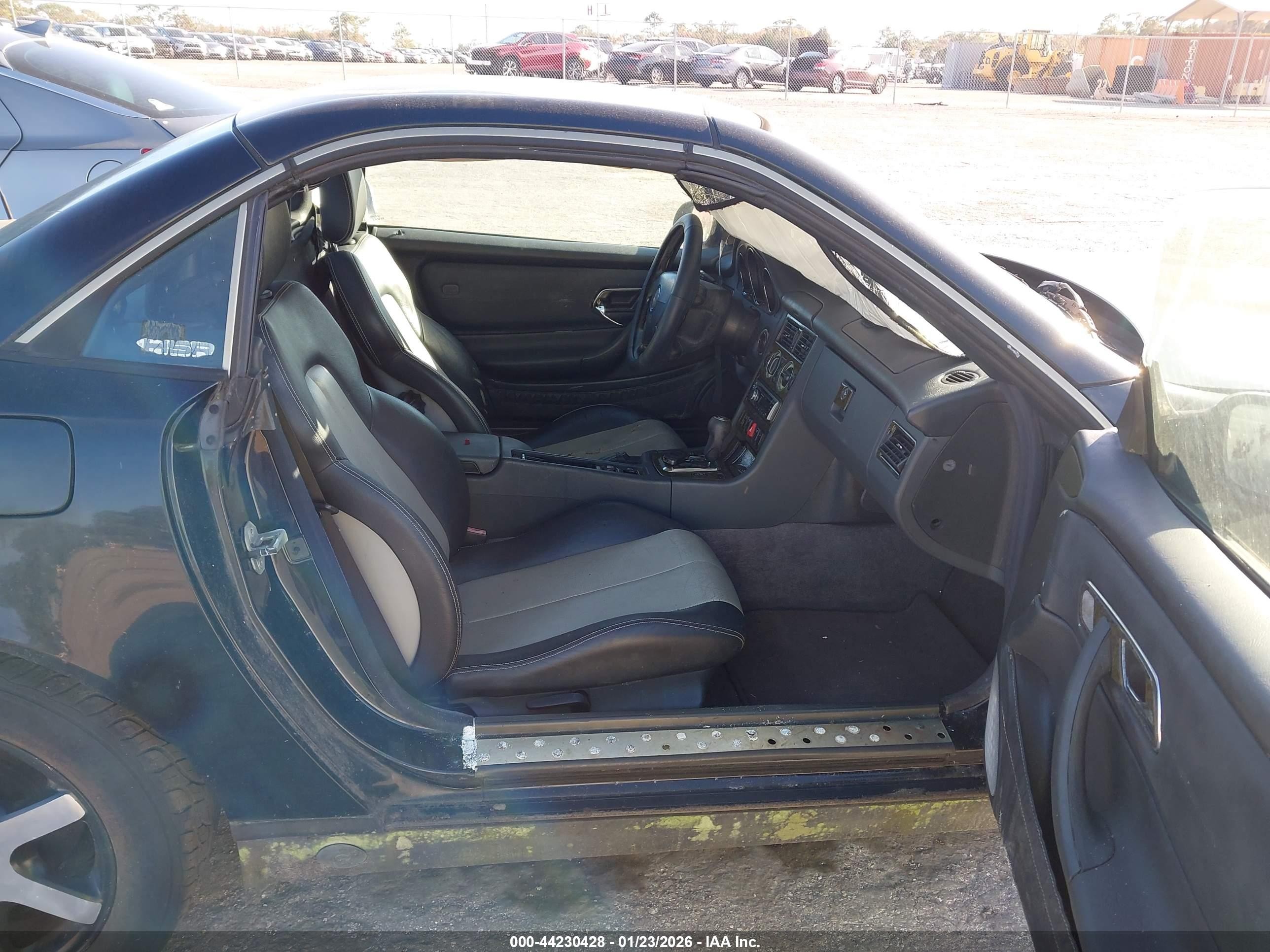 1998 Mercedes-benz Slk 230   Black vin: WDBKK47F8WF074193