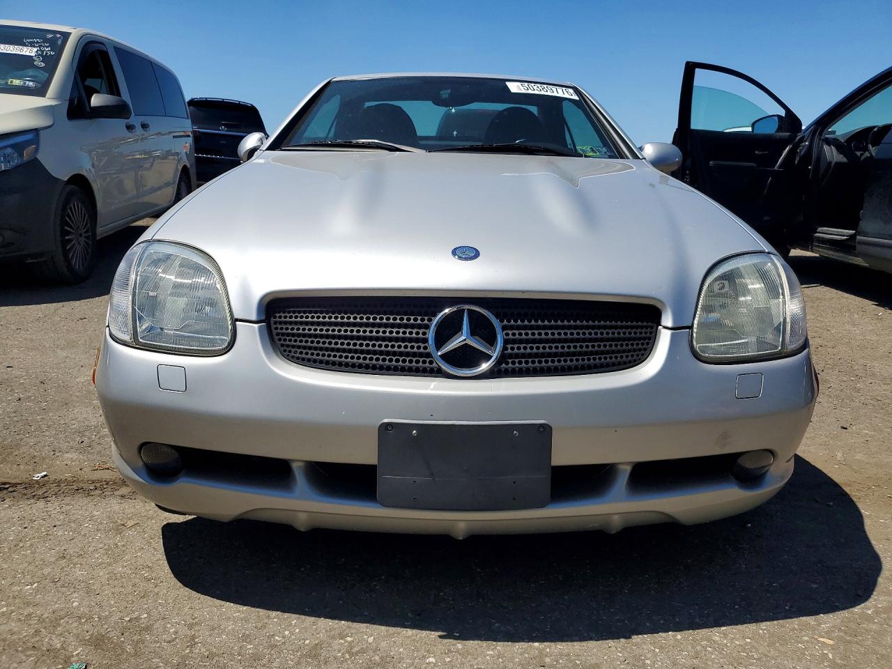 1999 Mercedes-benz Slk 230 Kompressor Silver vin: WDBKK47F8XF104214