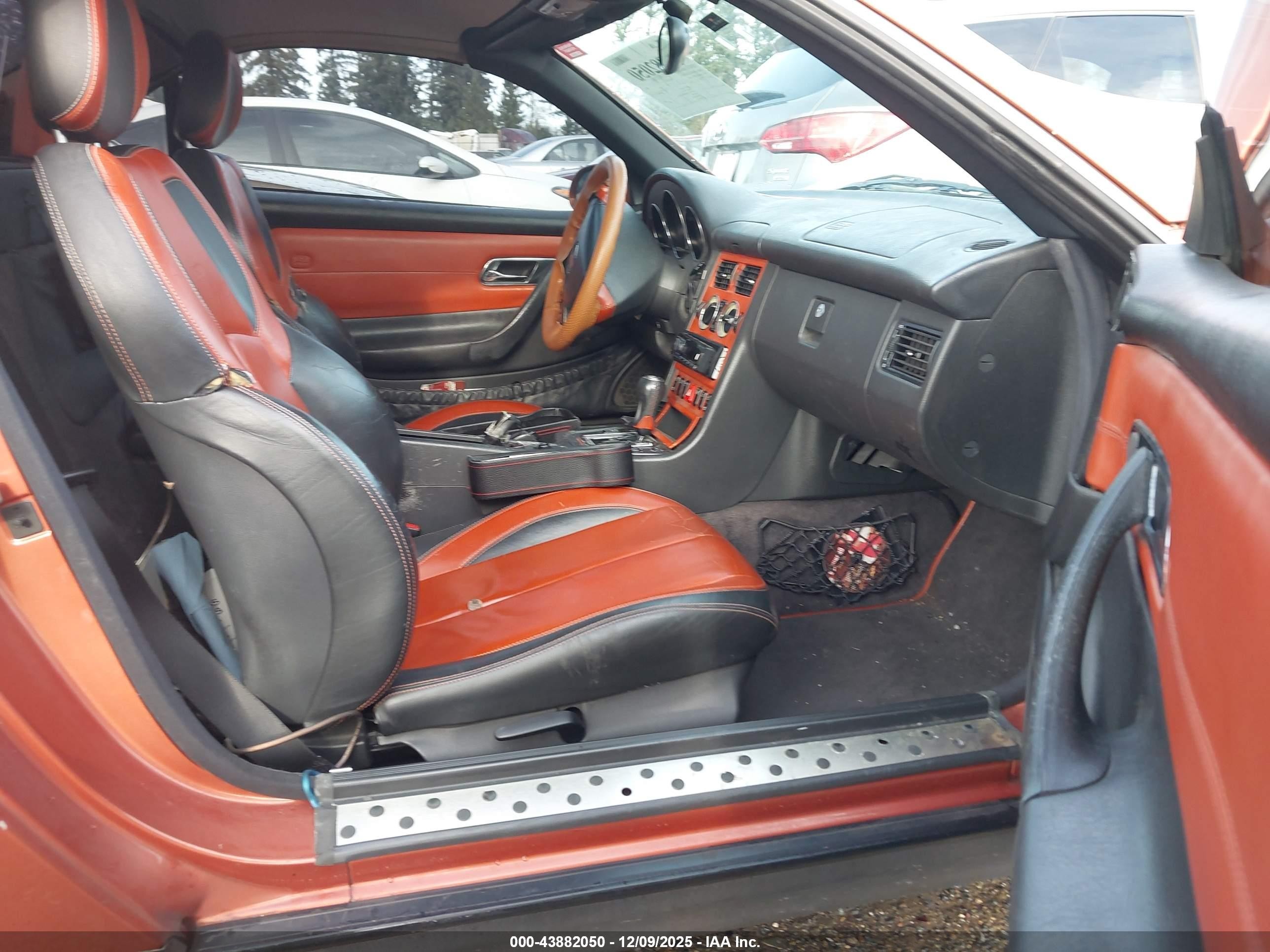 2000 Mercedes-benz Slk 230 Kompressor Orange vin: WDBKK47F8YF145329