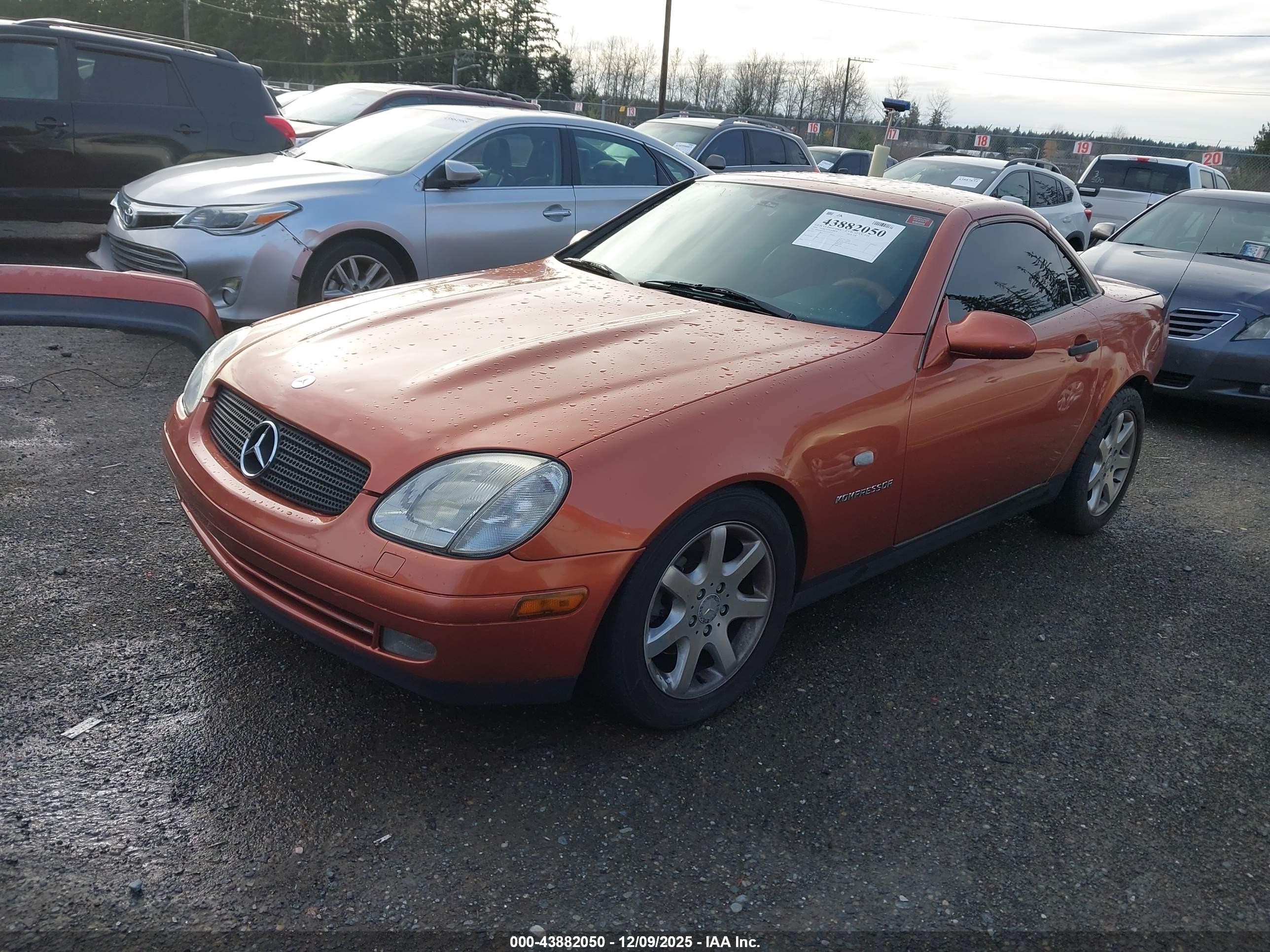 2000 Mercedes-benz Slk 230 Kompressor Orange vin: WDBKK47F8YF145329