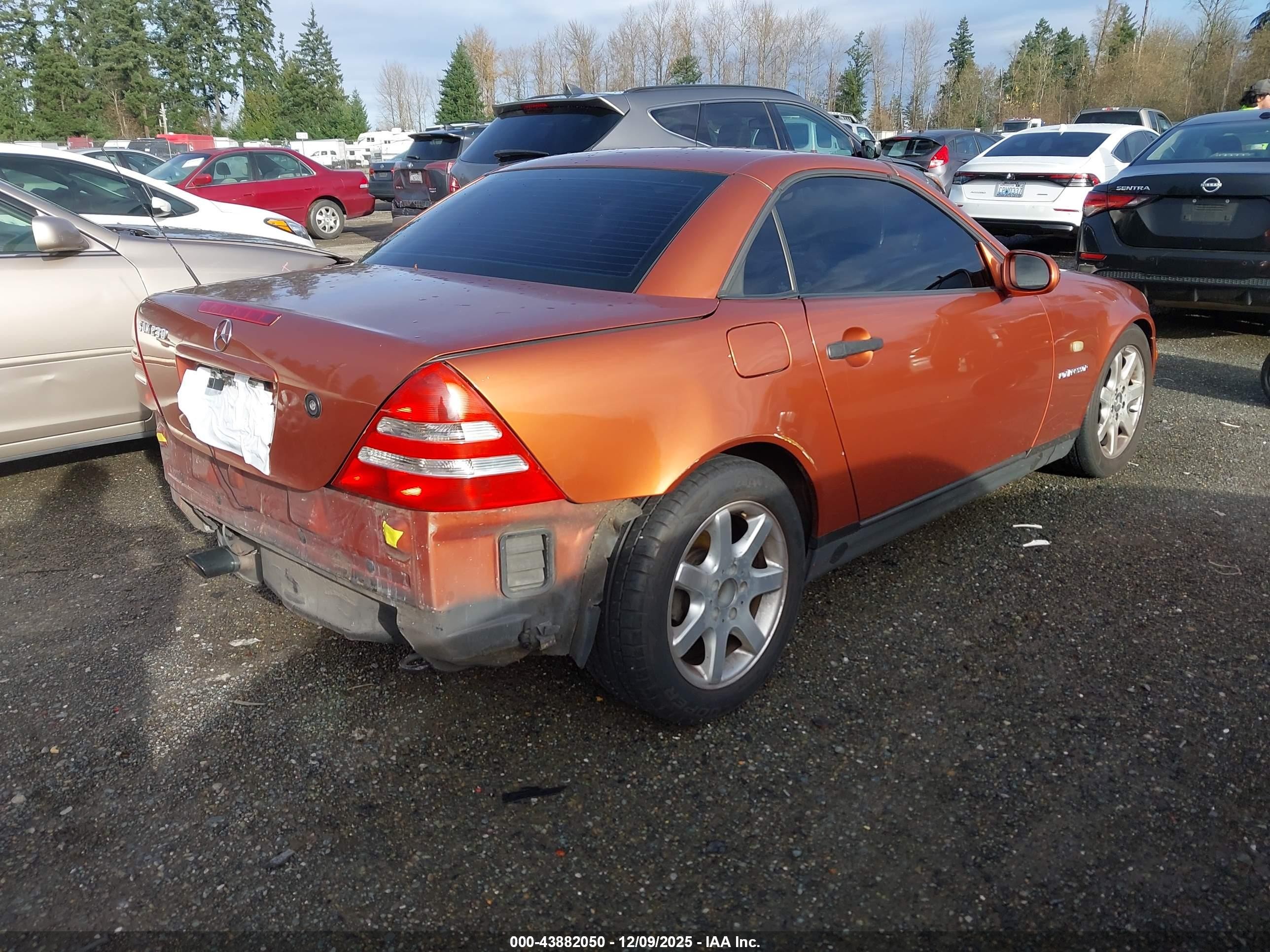 2000 Mercedes-benz Slk 230 Kompressor Orange vin: WDBKK47F8YF145329