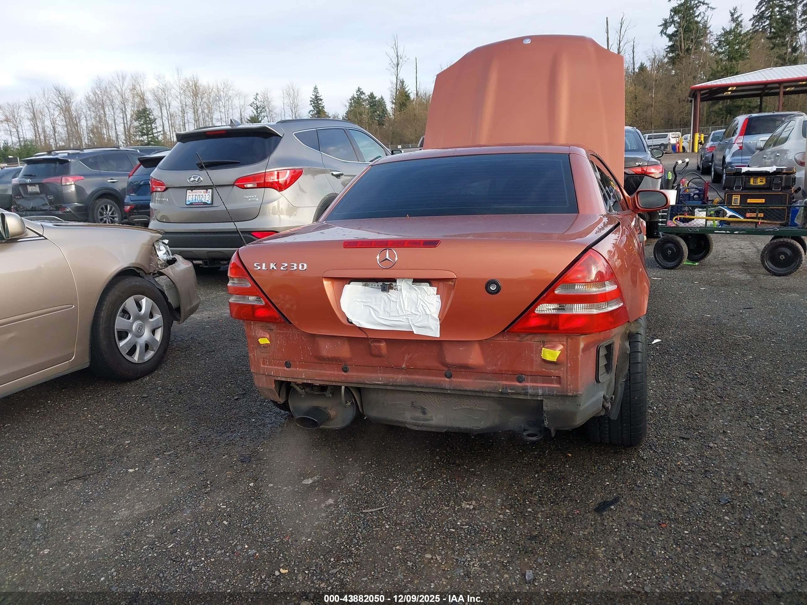 2000 Mercedes-benz Slk 230 Kompressor Orange vin: WDBKK47F8YF145329