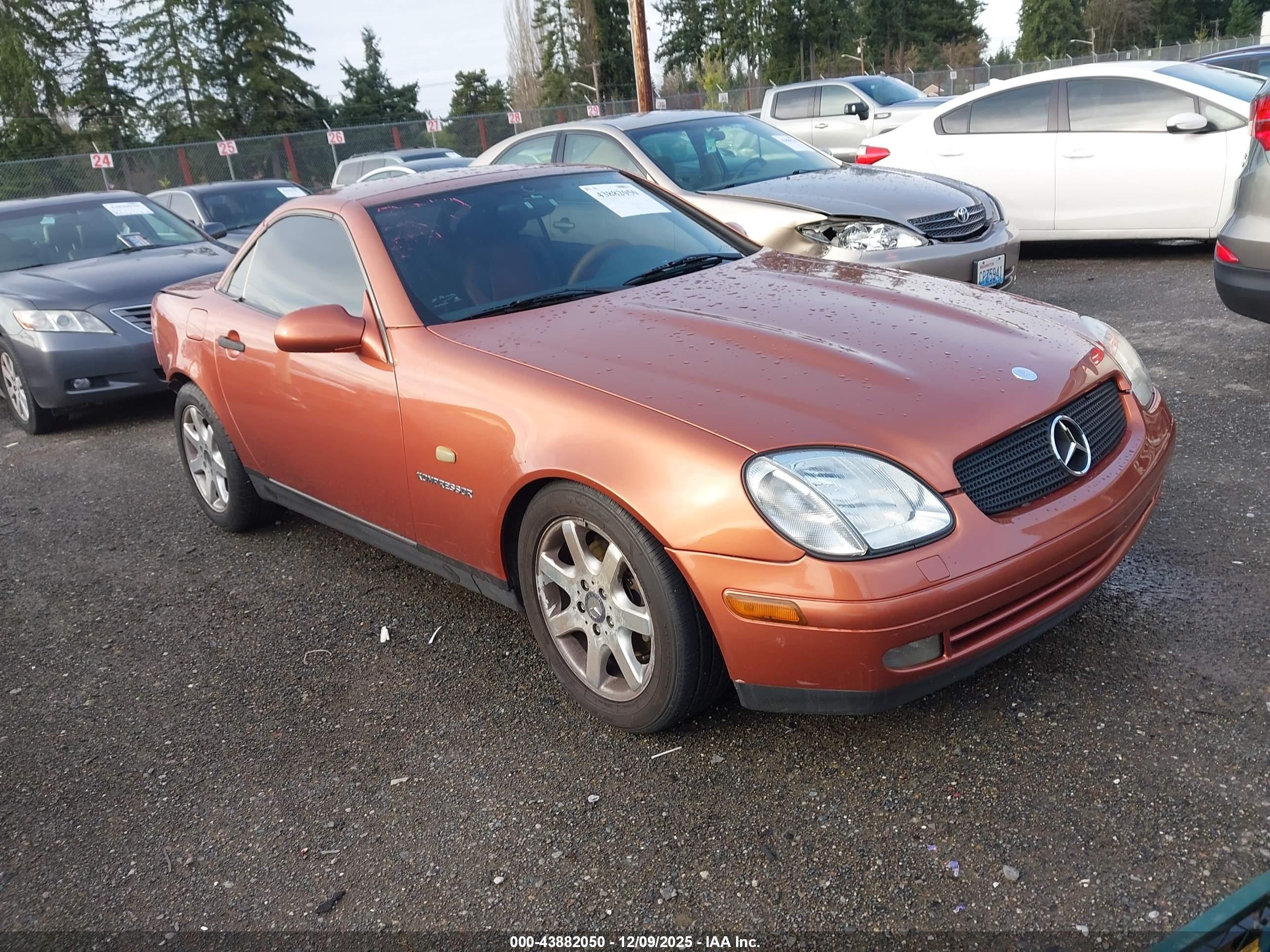 2000 Mercedes-benz Slk 230 Kompressor Orange vin: WDBKK47F8YF145329