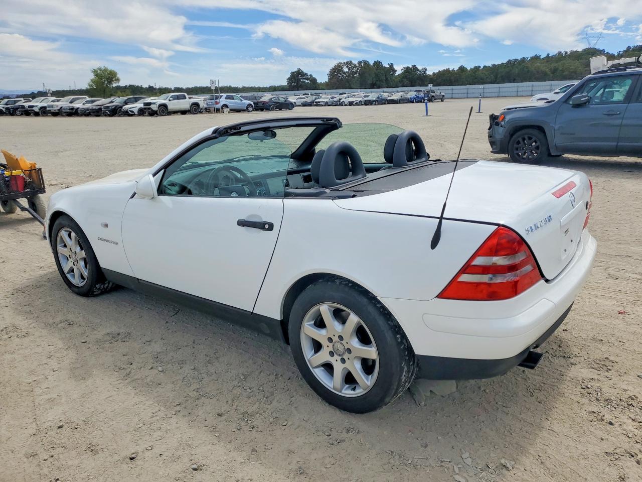1998 Mercedes-benz Slk 230 Kompressor White vin: WDBKK47FXWF021401
