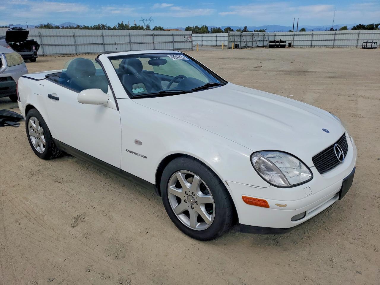 1998 Mercedes-benz Slk 230 Kompressor White vin: WDBKK47FXWF021401