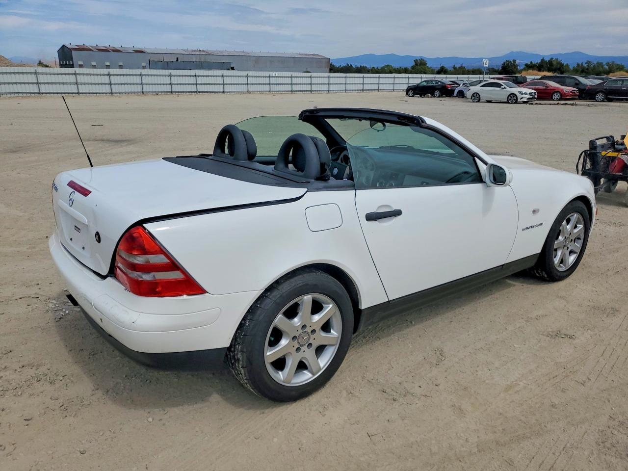 1998 Mercedes-benz Slk 230 Kompressor White vin: WDBKK47FXWF021401