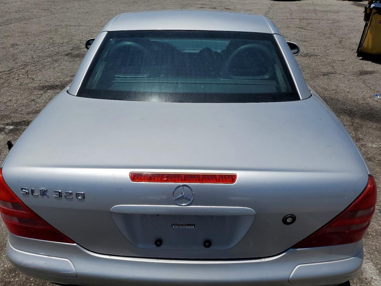 2000 Mercedes-benz Slk 230 Kompressor Silver vin: WDBKK47FXYF155554