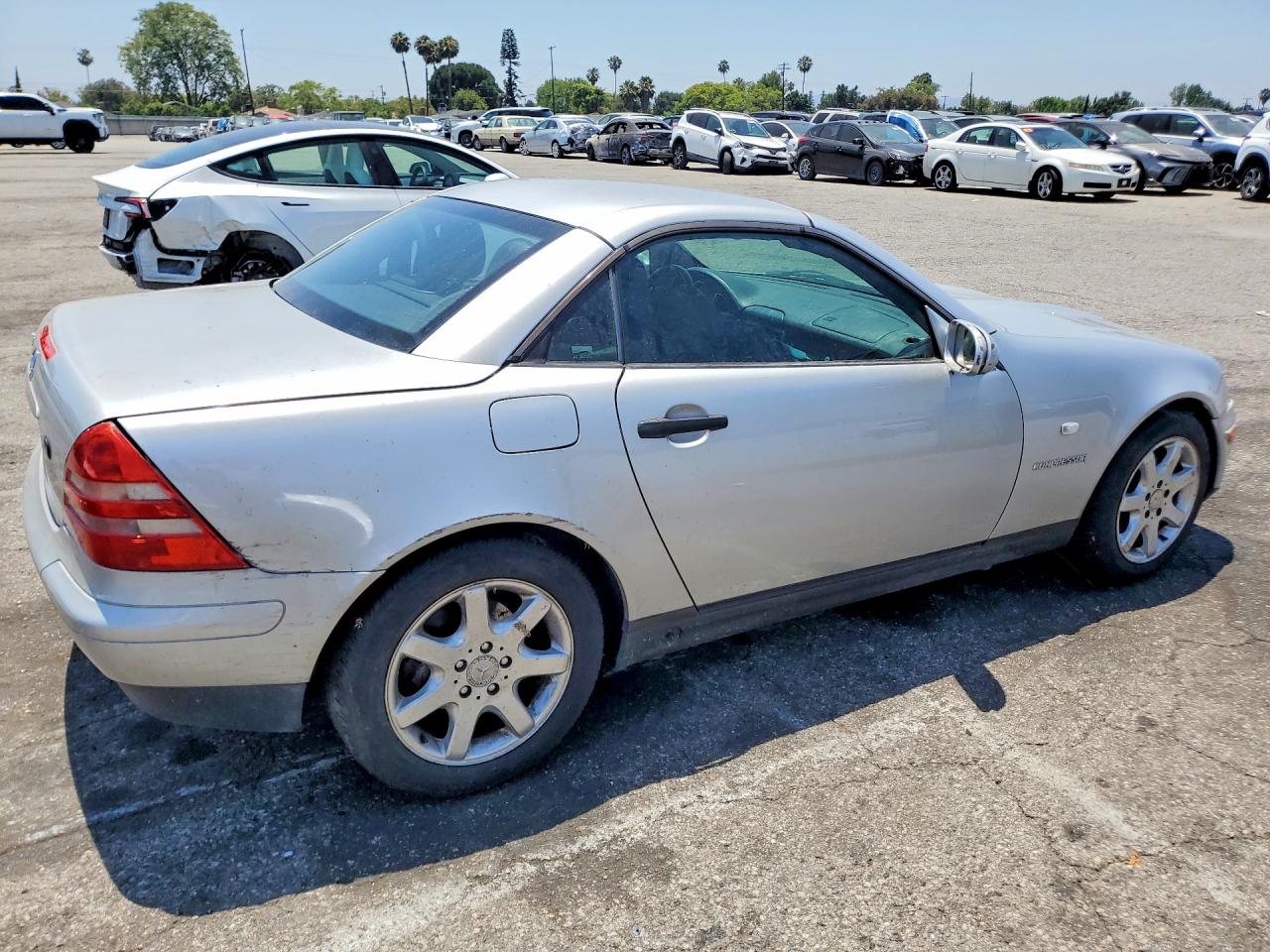 2000 Mercedes-benz Slk 230 Kompressor Silver vin: WDBKK47FXYF155554