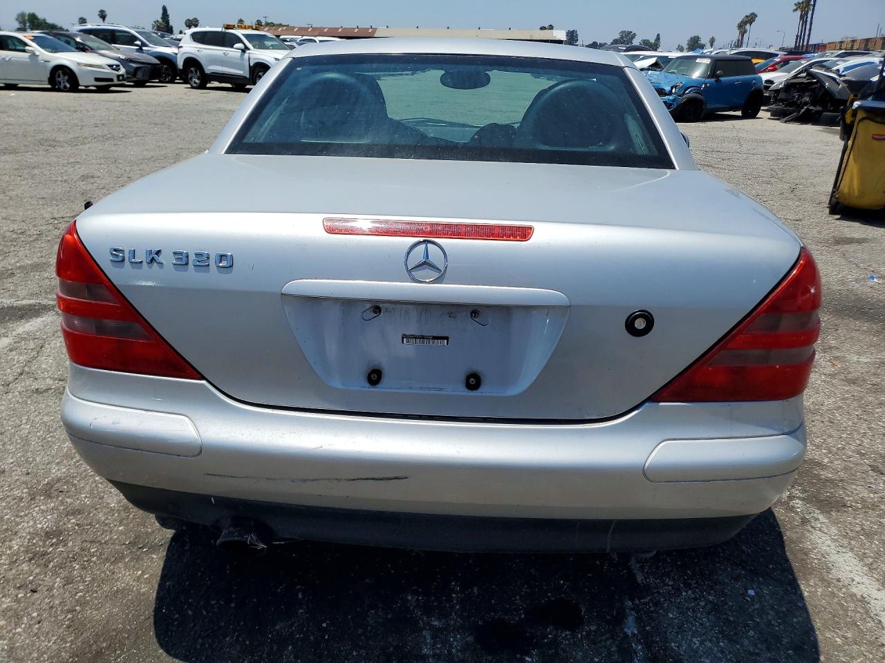 2000 Mercedes-benz Slk 230 Kompressor Silver vin: WDBKK47FXYF155554