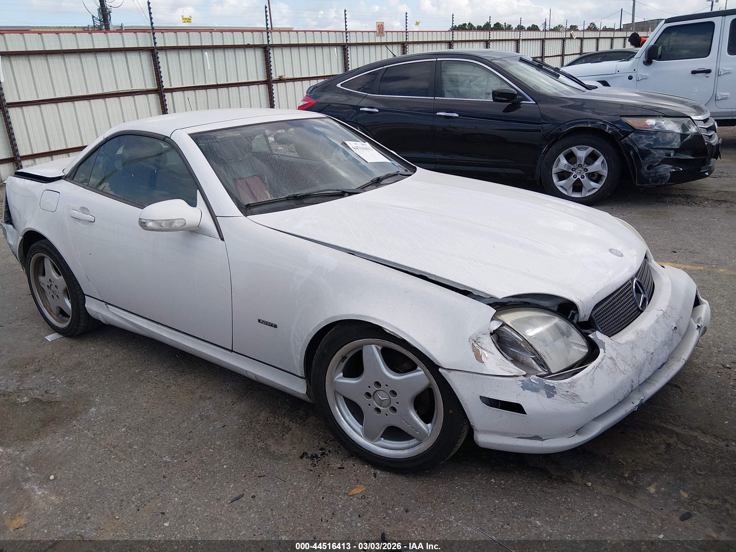 2001 Mercedes-benz Slk 230 Kompressor White vin: WDBKK49F21F176904