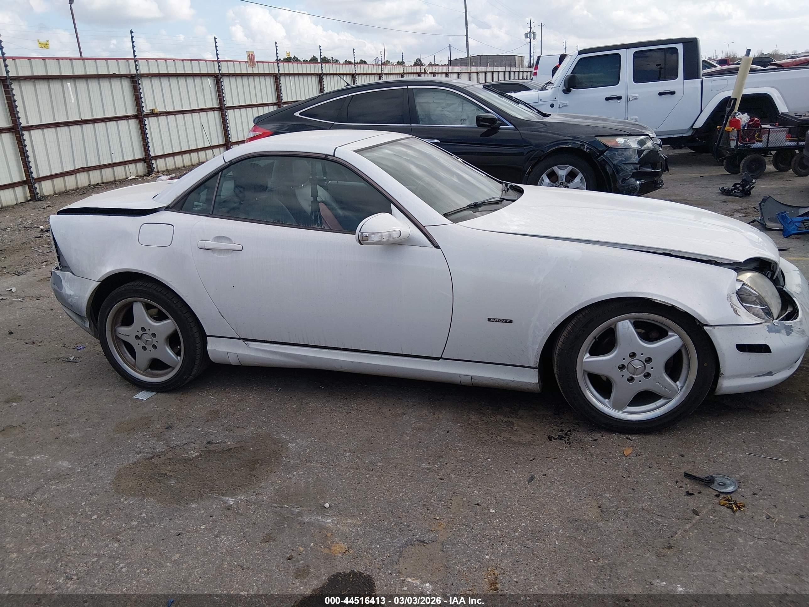 2001 Mercedes-benz Slk 230 Kompressor White vin: WDBKK49F21F176904