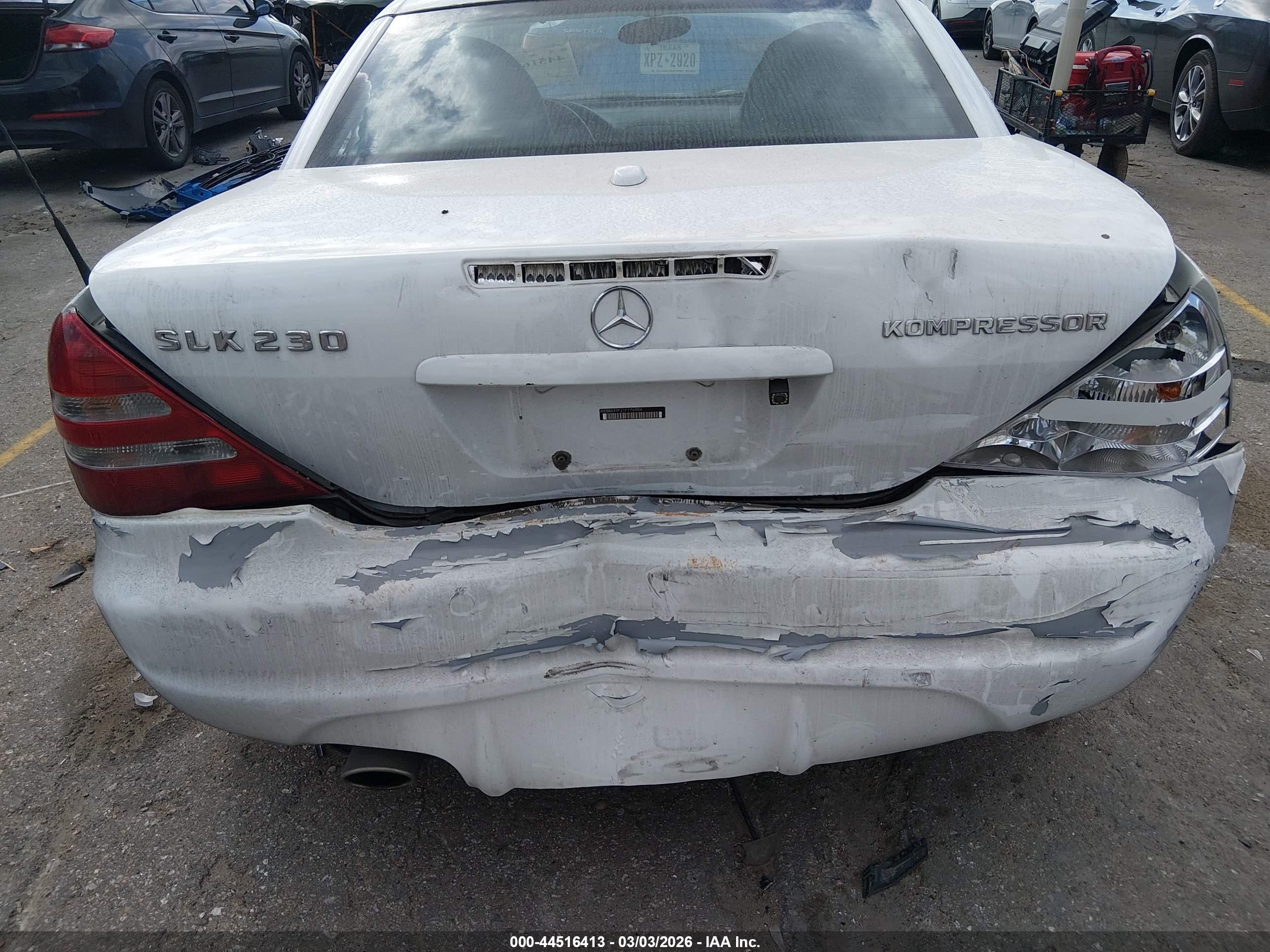 2001 Mercedes-benz Slk 230 Kompressor White vin: WDBKK49F21F176904