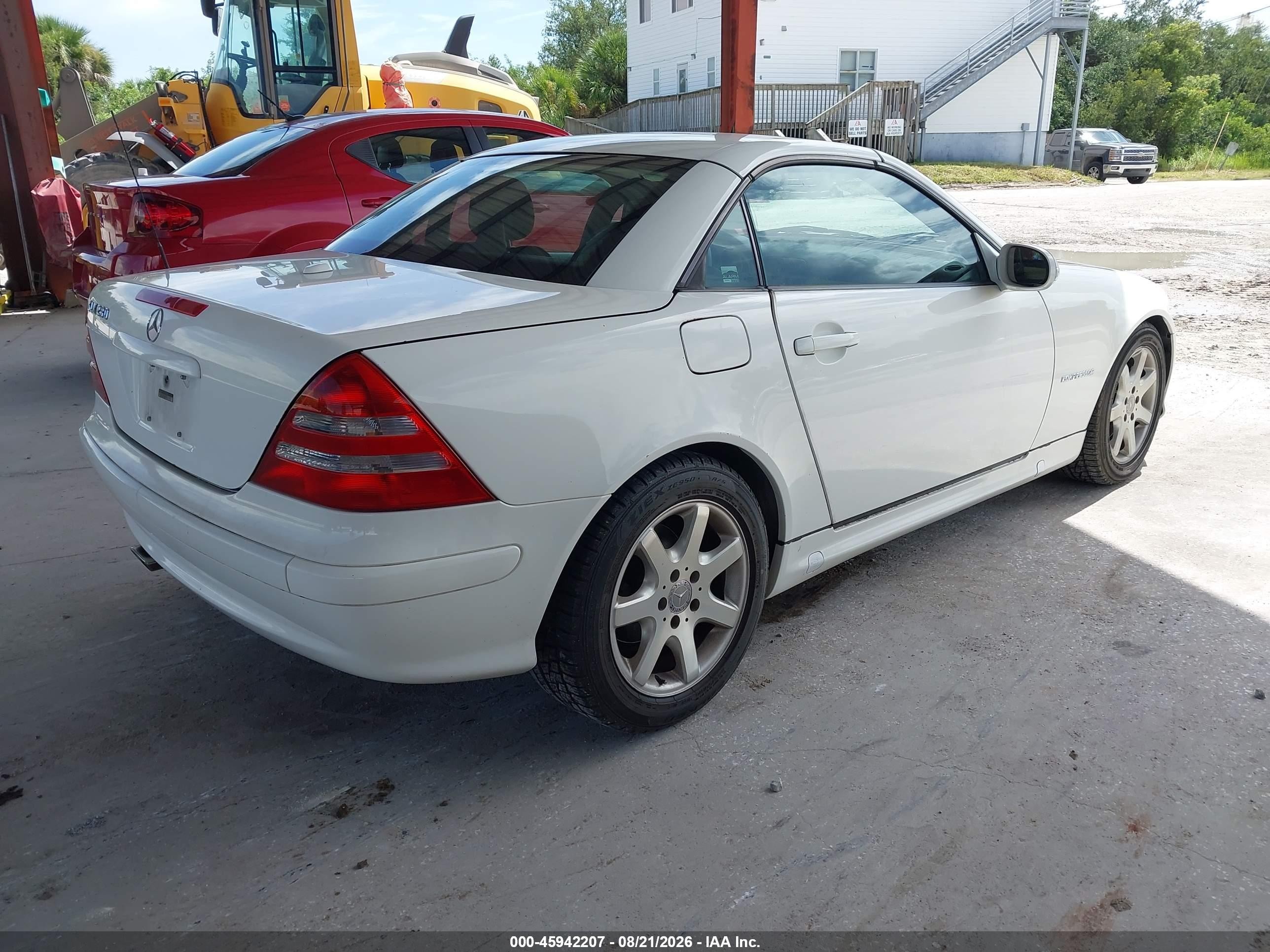 2004 Mercedes-benz Slk 230 Kompressor White vin: WDBKK49F54F300586