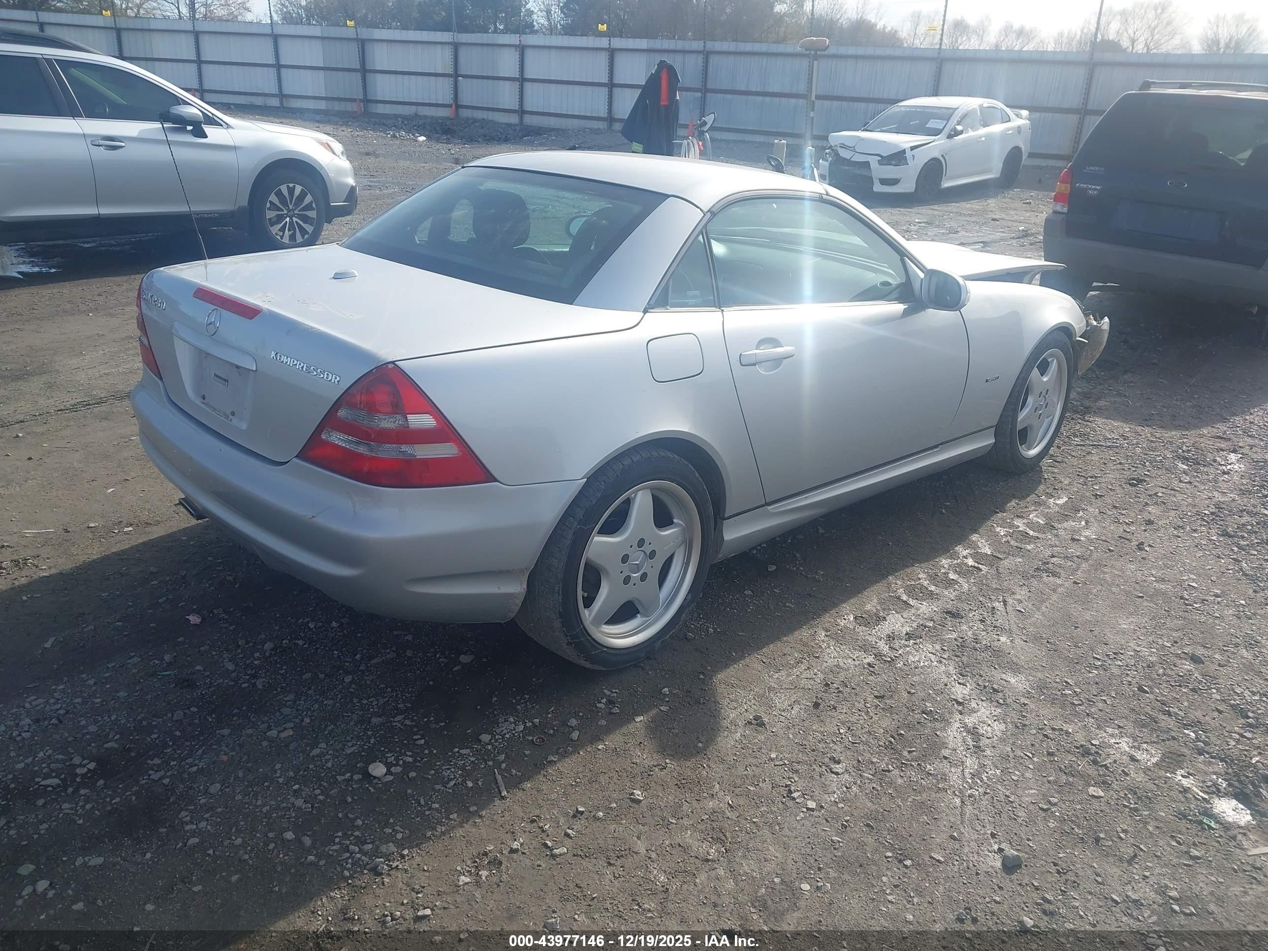 2001 Mercedes-benz Slk 230 Kompressor Серебряный vin: WDBKK49F71F205538