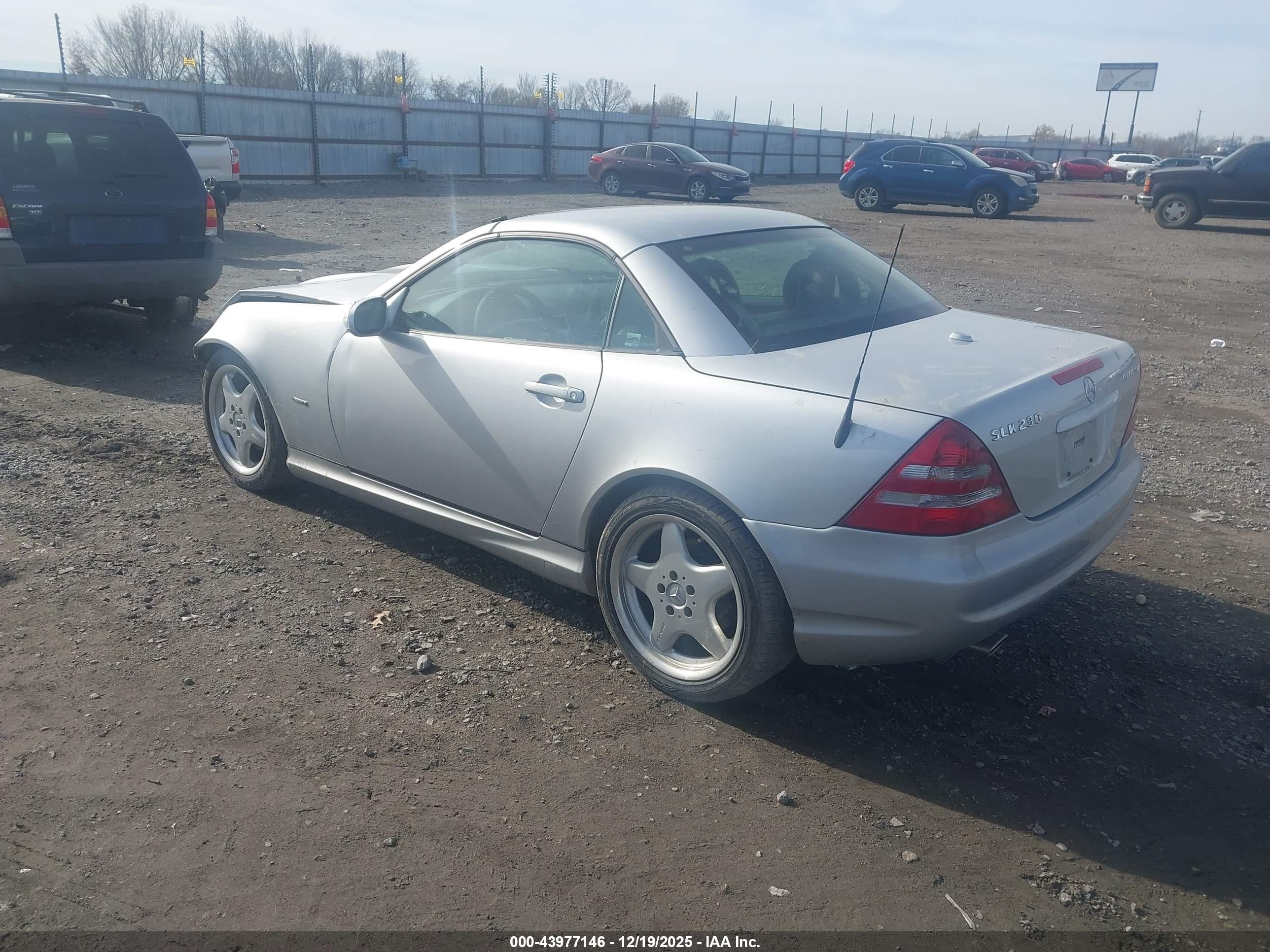 2001 Mercedes-benz Slk 230 Kompressor Серебряный vin: WDBKK49F71F205538
