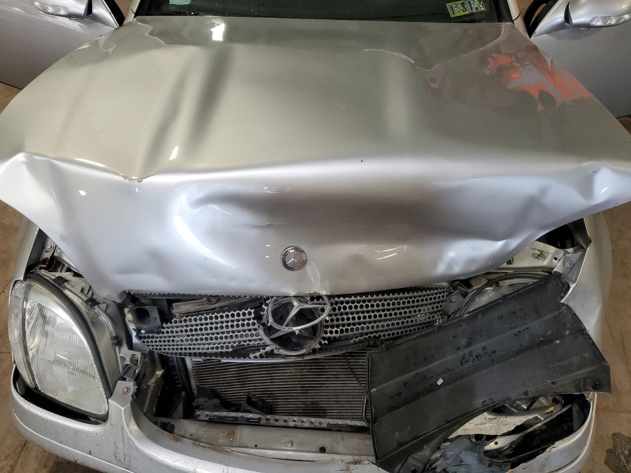 2004 Mercedes-benz Slk 230 Kompressor Silver vin: WDBKK49F74F301027