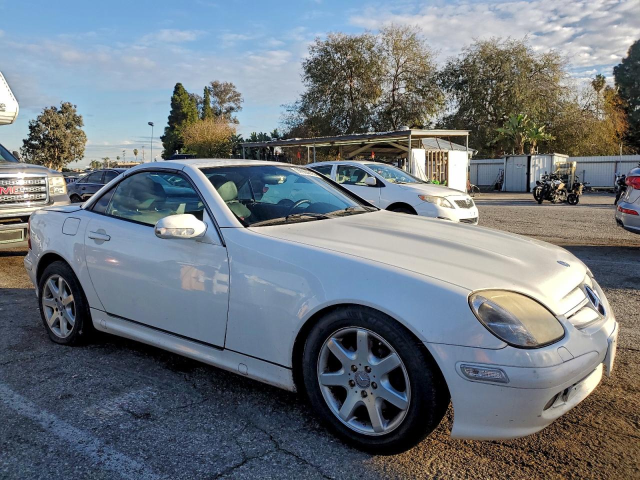2001 Mercedes-benz Slk 230 Kompressor White vin: WDBKK49F81F197305