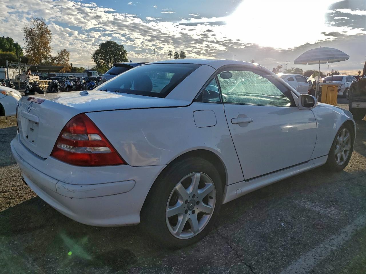 2001 Mercedes-benz Slk 230 Kompressor White vin: WDBKK49F81F197305