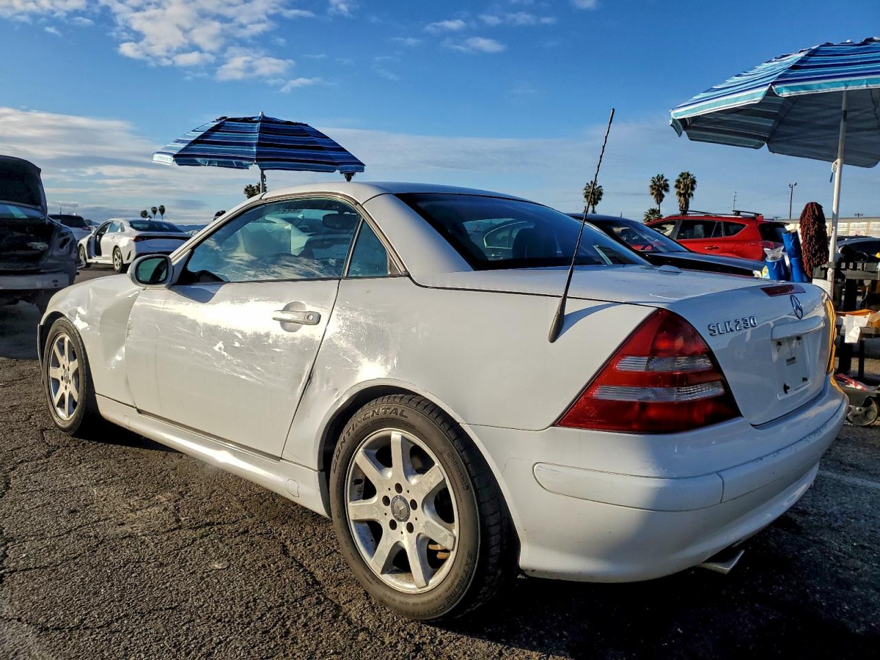 2001 Mercedes-benz Slk 230 Kompressor White vin: WDBKK49F81F197305