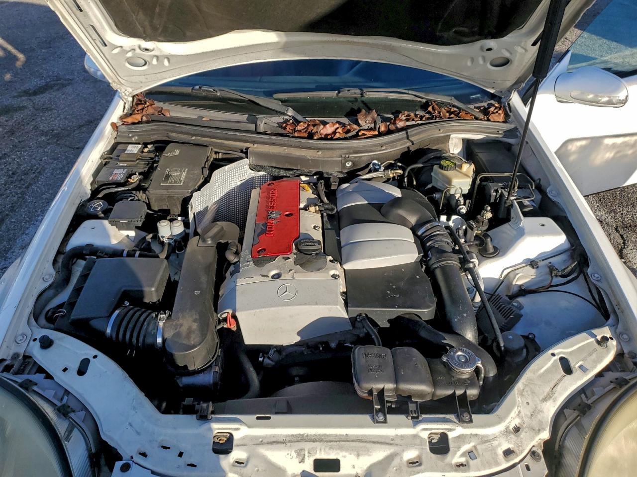 2001 Mercedes-benz Slk 230 Kompressor White vin: WDBKK49F81F197305