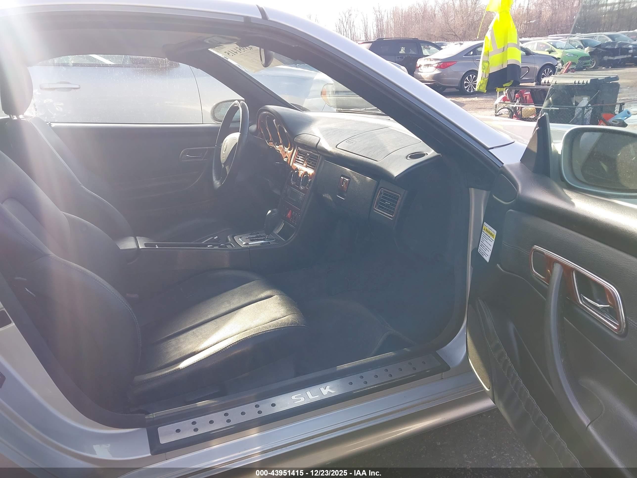 2001 Mercedes-benz Slk 230 Kompressor Silver vin: WDBKK49F81F204382