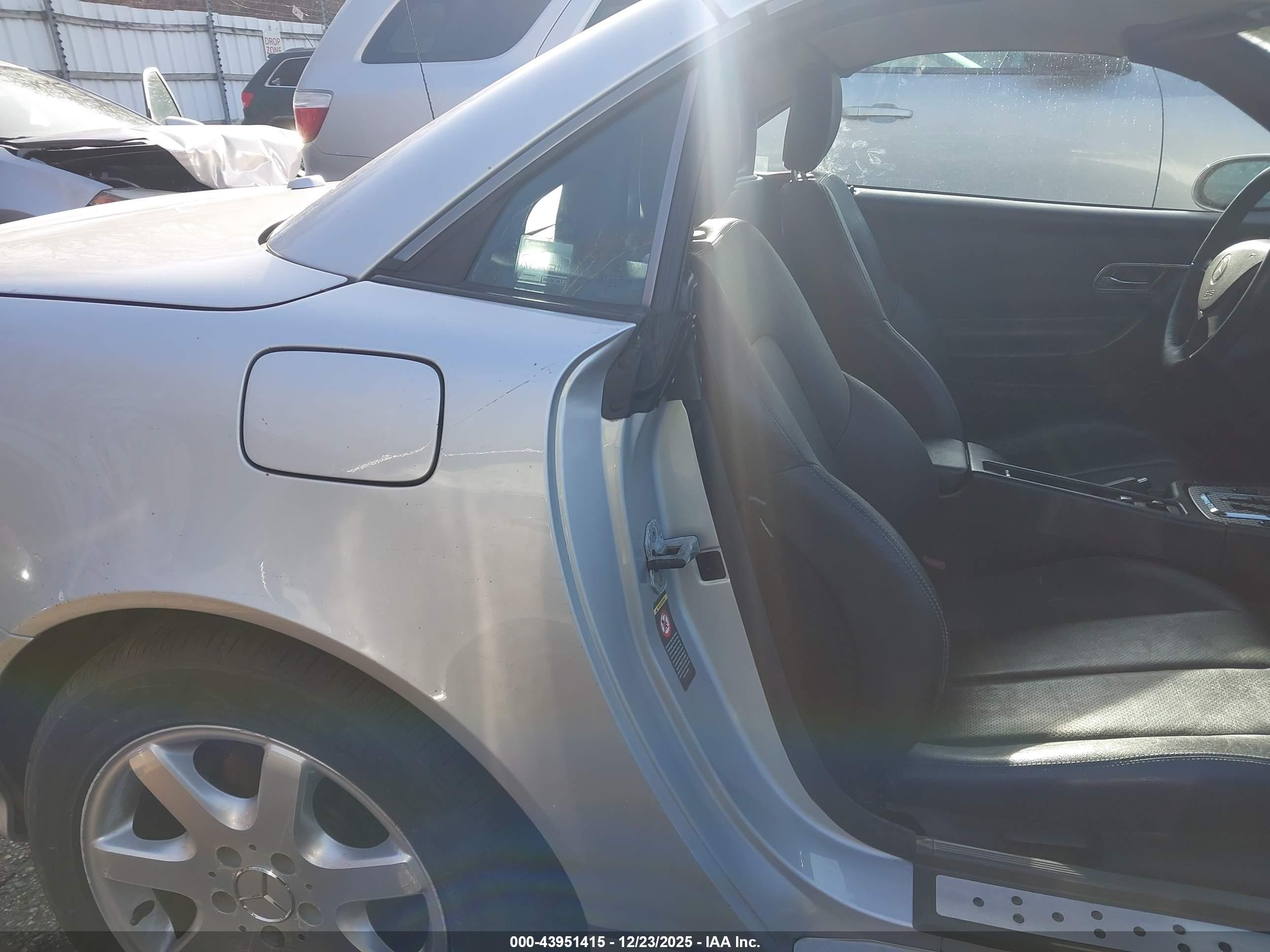 2001 Mercedes-benz Slk 230 Kompressor Silver vin: WDBKK49F81F204382