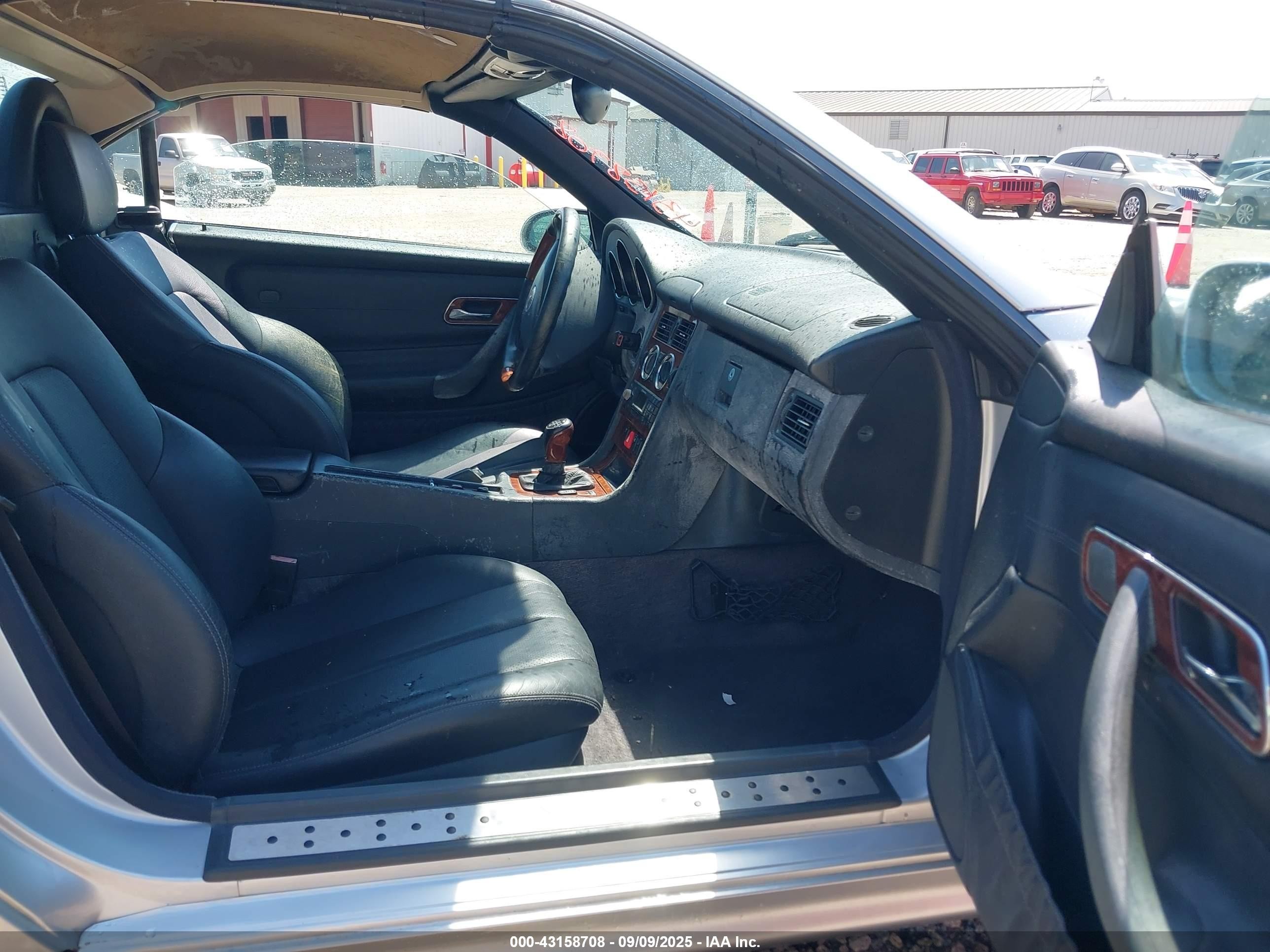 2001 Mercedes-benz Slk 320   Silver vin: WDBKK65F01F196487