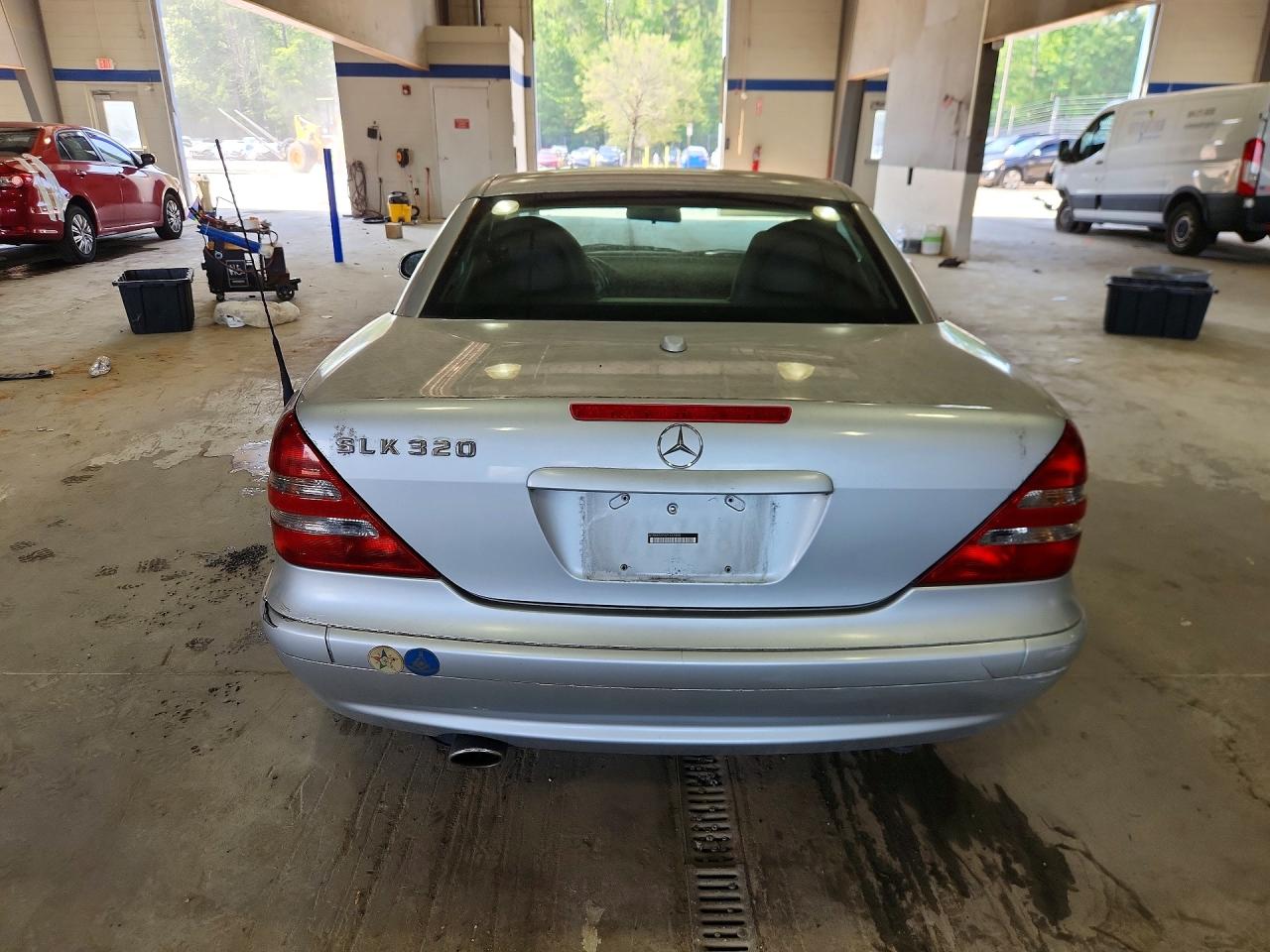 2002 Mercedes-benz Slk 320 Silver vin: WDBKK65F02F262800