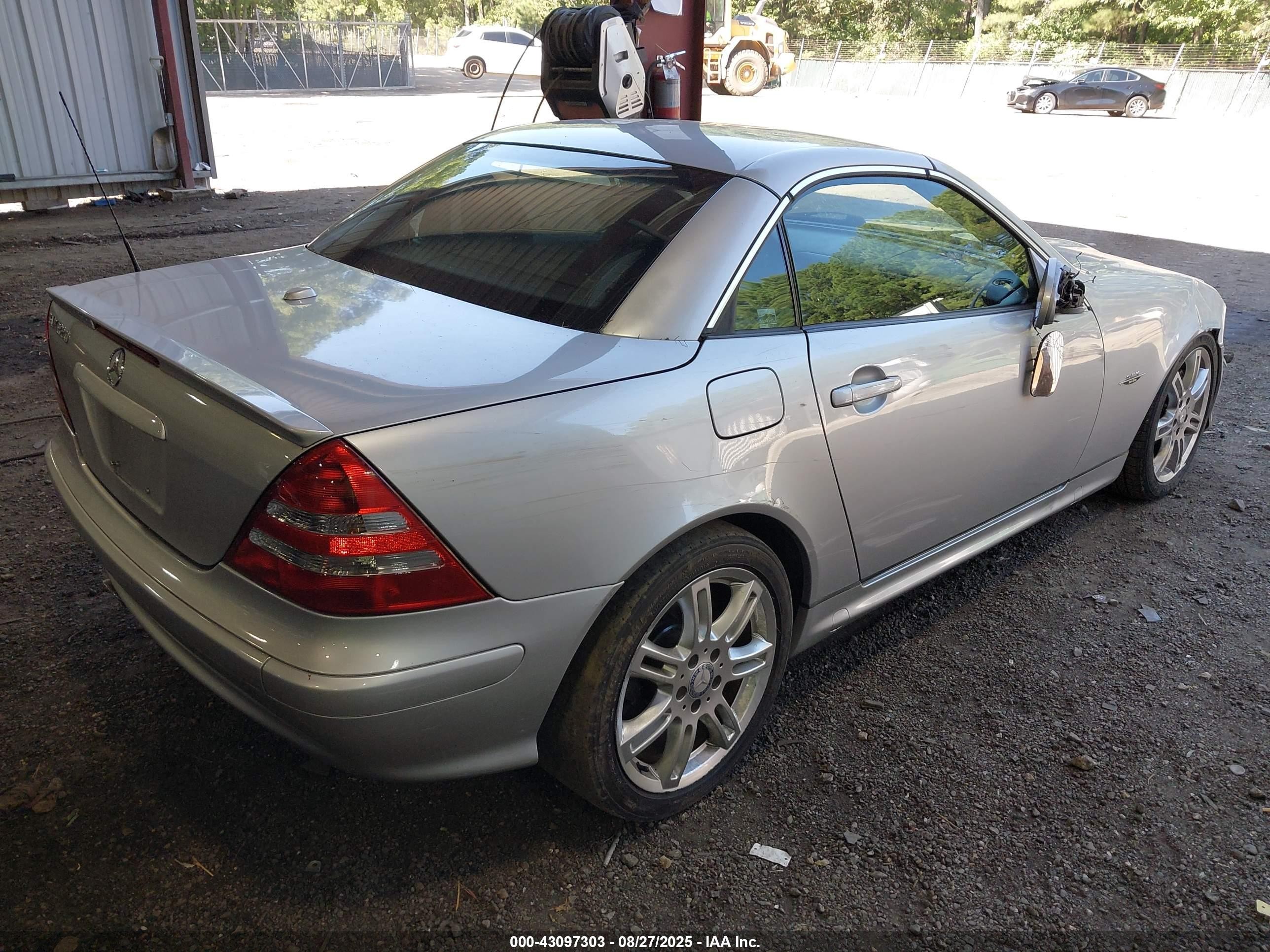 2004 Mercedes-benz Slk 320   Серебряный vin: WDBKK65F04F304224