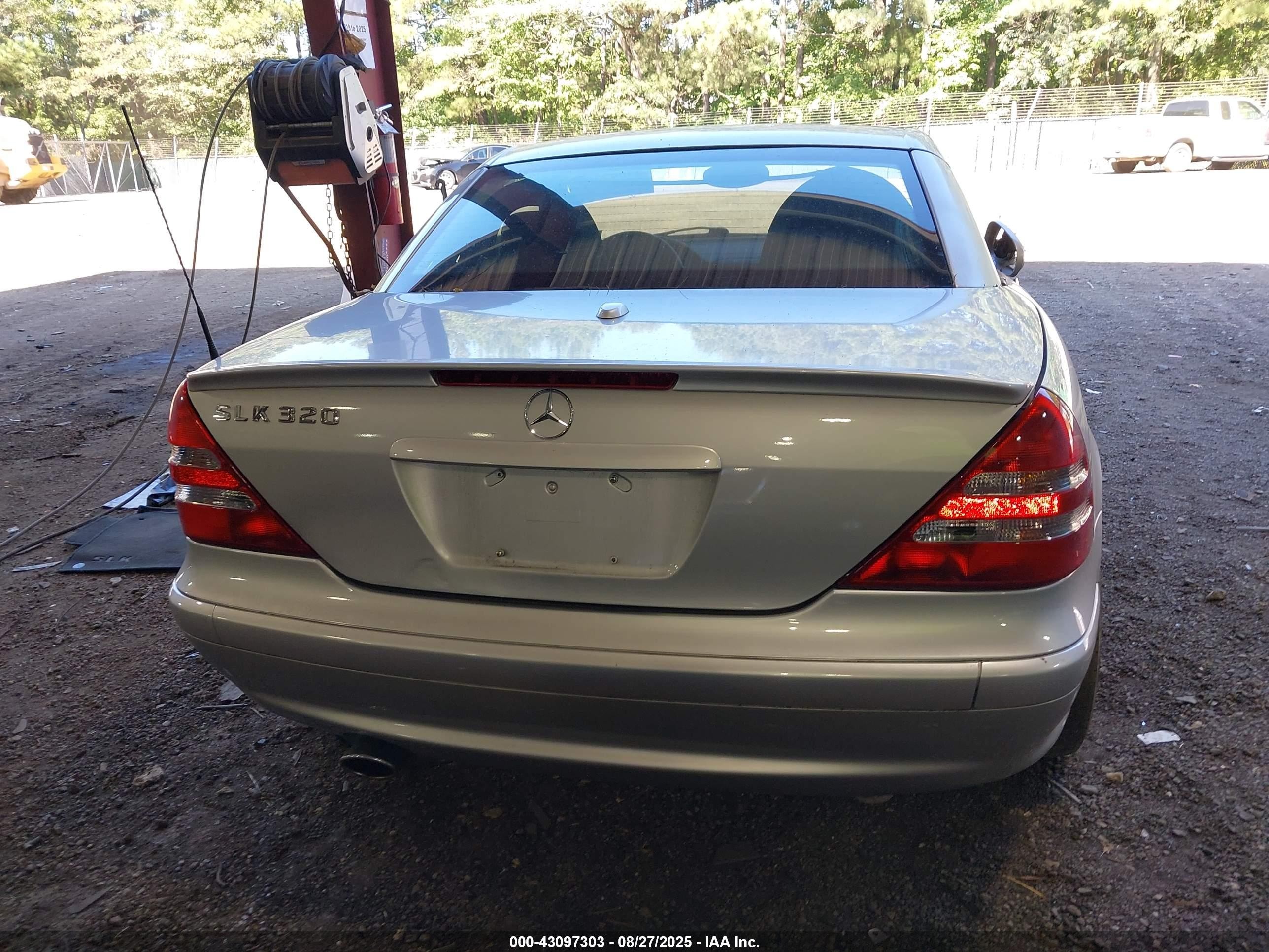 2004 Mercedes-benz Slk 320   Серебряный vin: WDBKK65F04F304224