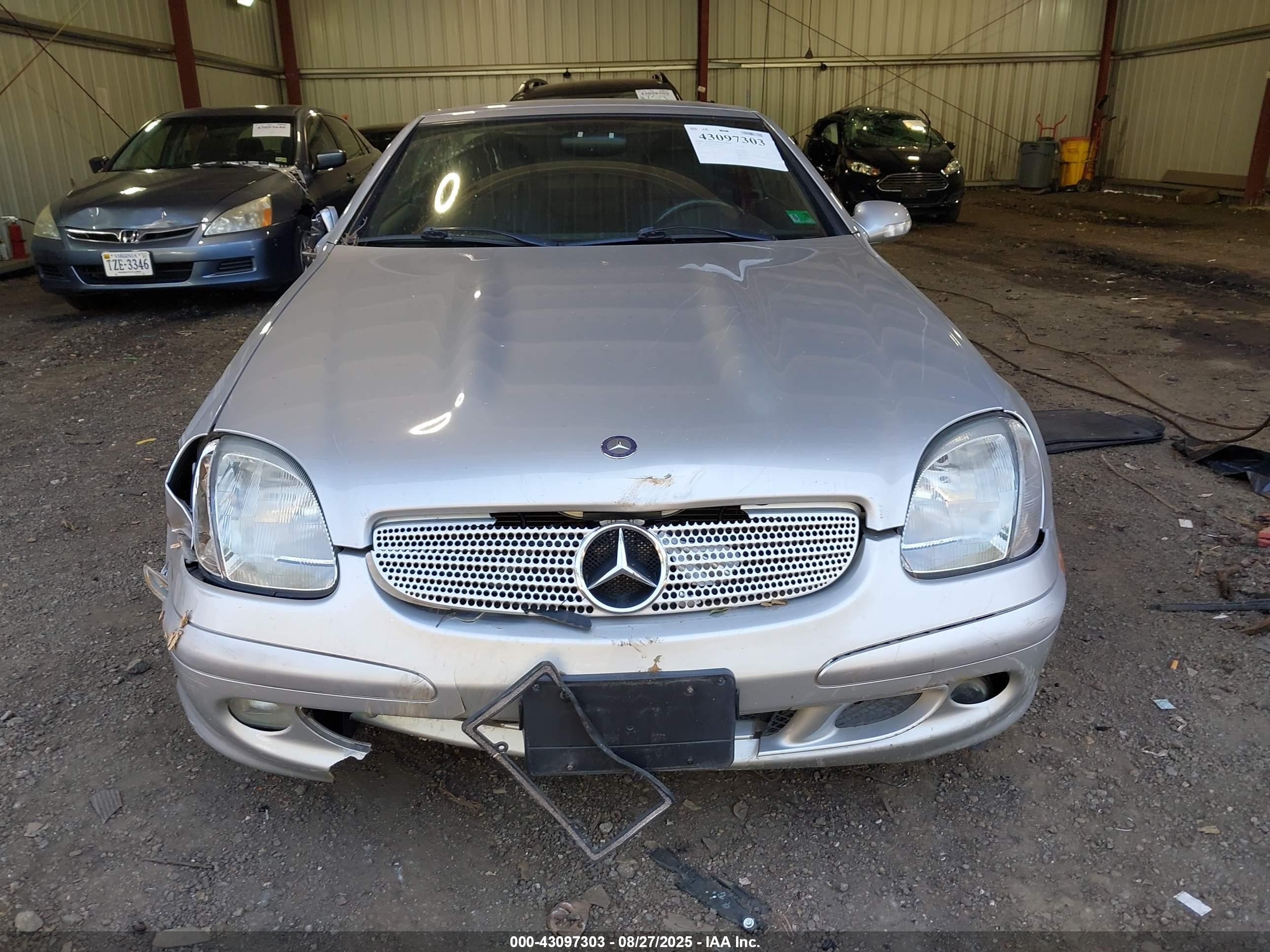 2004 Mercedes-benz Slk 320   Серебряный vin: WDBKK65F04F304224