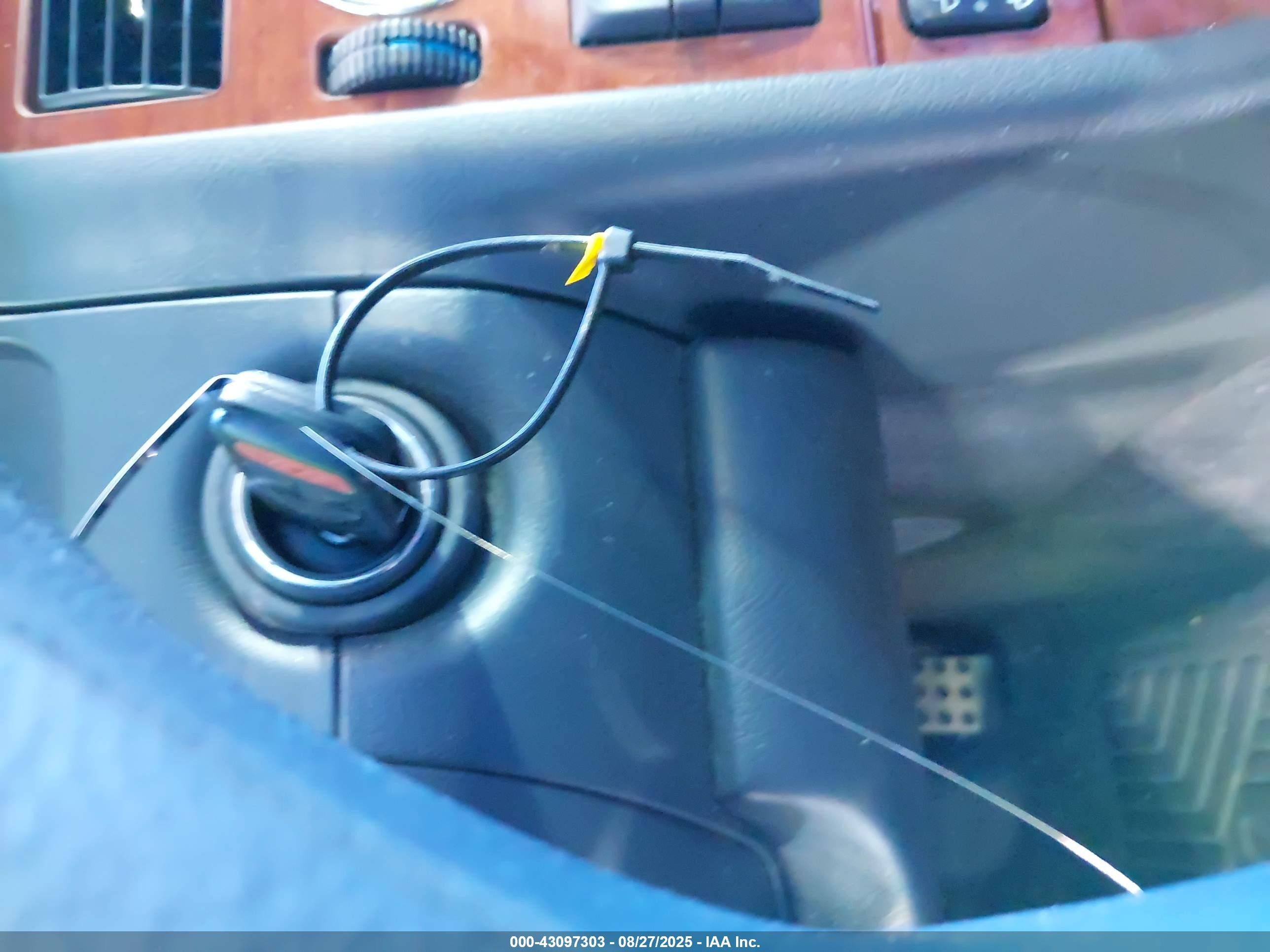 2004 Mercedes-benz Slk 320   Серебряный vin: WDBKK65F04F304224