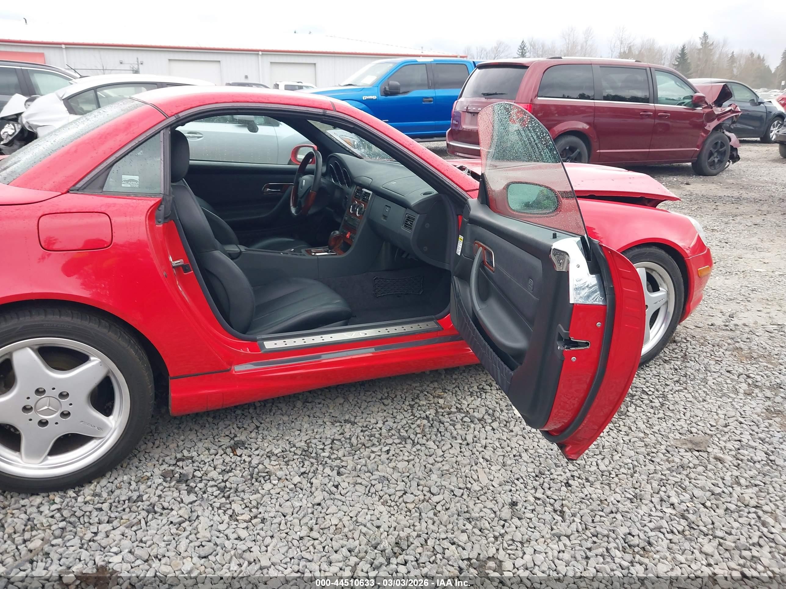 2001 Mercedes-benz Slk 320   Red vin: WDBKK65F11F198734