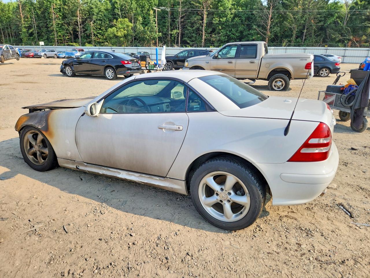2001 Mercedes-benz Slk 320 White vin: WDBKK65F11F209862