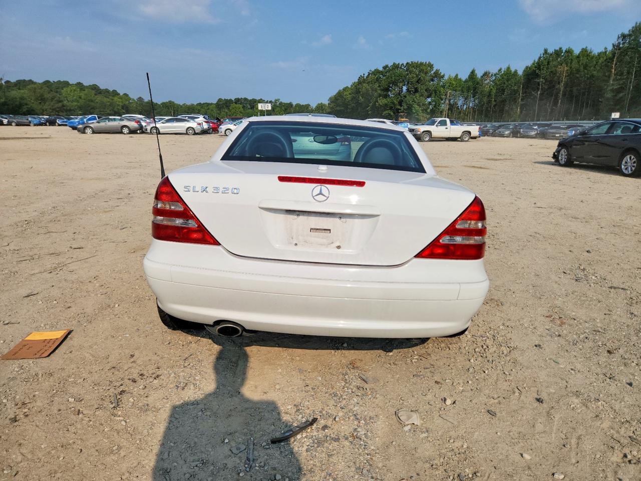 2001 Mercedes-benz Slk 320 White vin: WDBKK65F11F209862