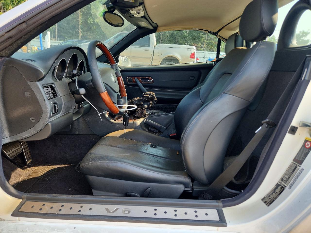 2001 Mercedes-benz Slk 320 White vin: WDBKK65F11F209862