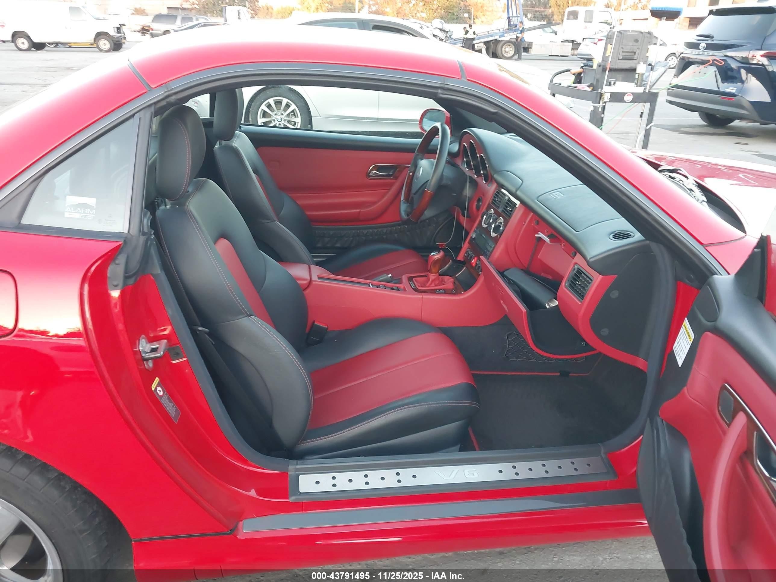 2001 Mercedes-benz Slk 320   Red vin: WDBKK65F11F210249