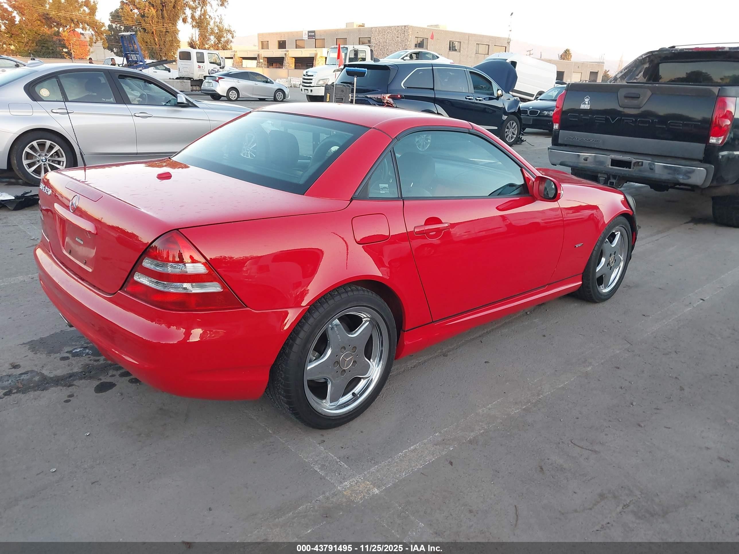 2001 Mercedes-benz Slk 320   Red vin: WDBKK65F11F210249