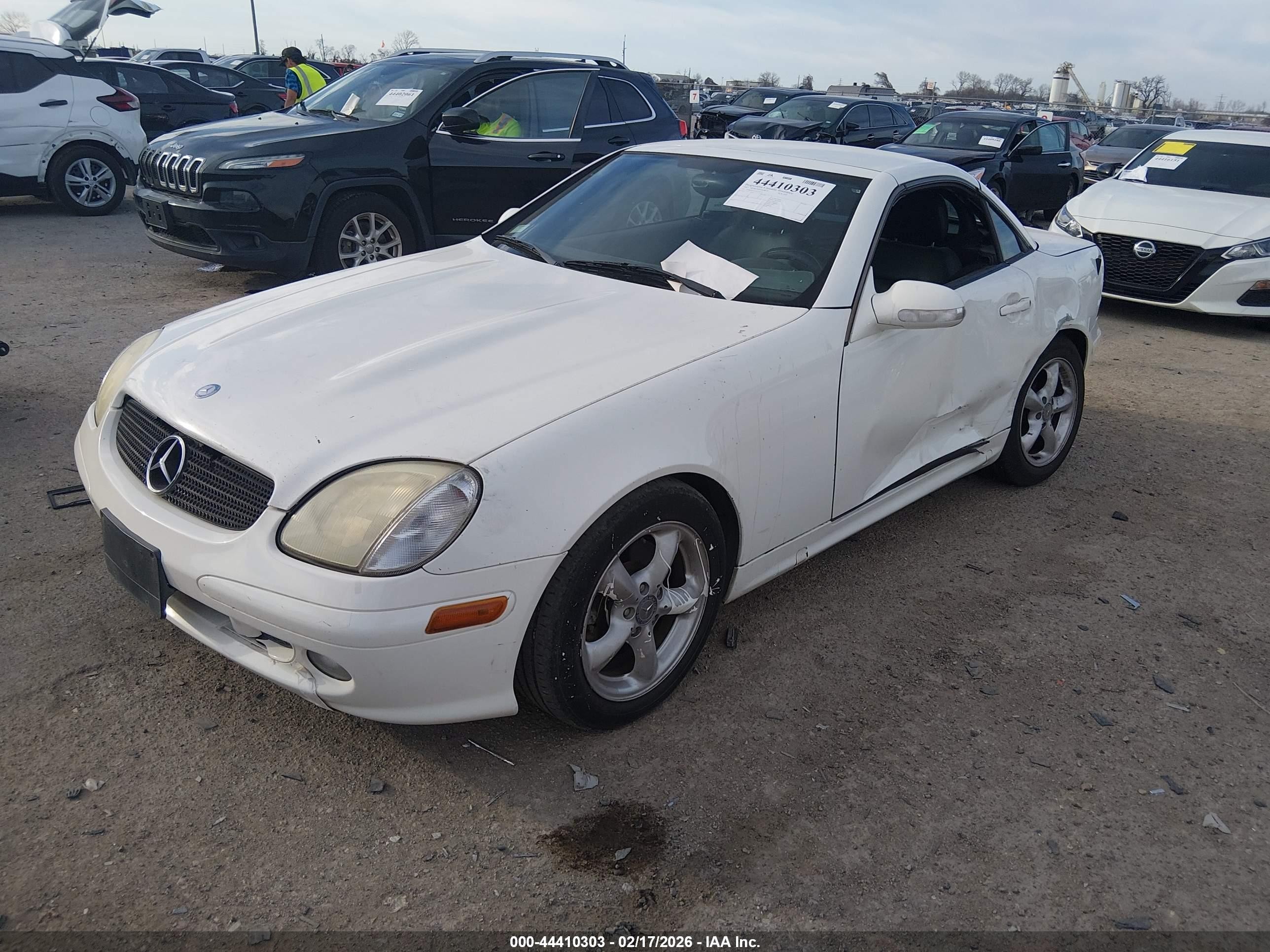 2002 Mercedes-benz Slk 320   White vin: WDBKK65F12F251255
